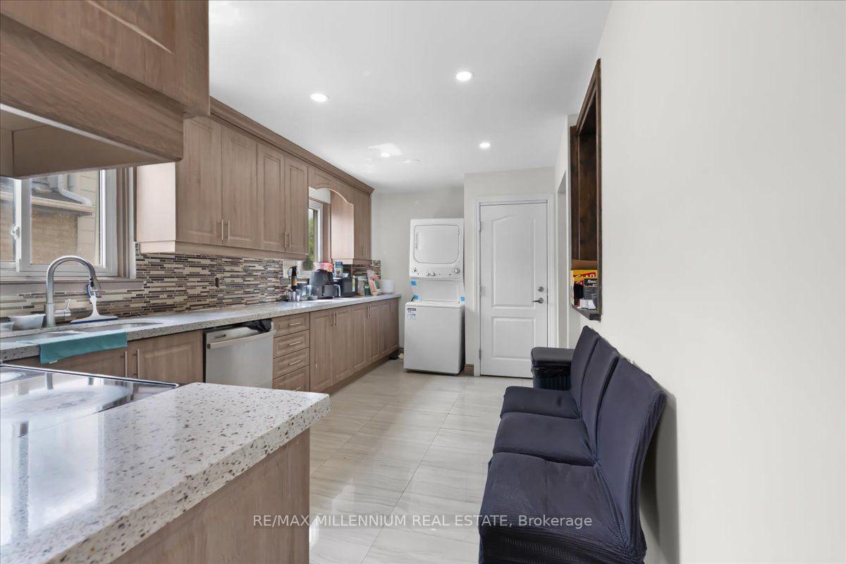 Photo 2 of 26 Talbot Street, Brampton, Bram West — HOMEH