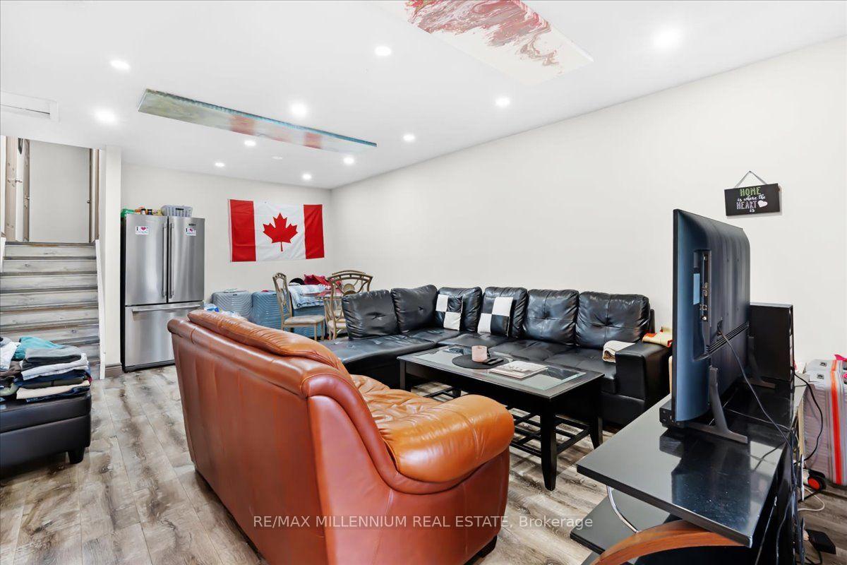 Photo 7 of 26 Talbot Street, Brampton, Bram West — HOMEH