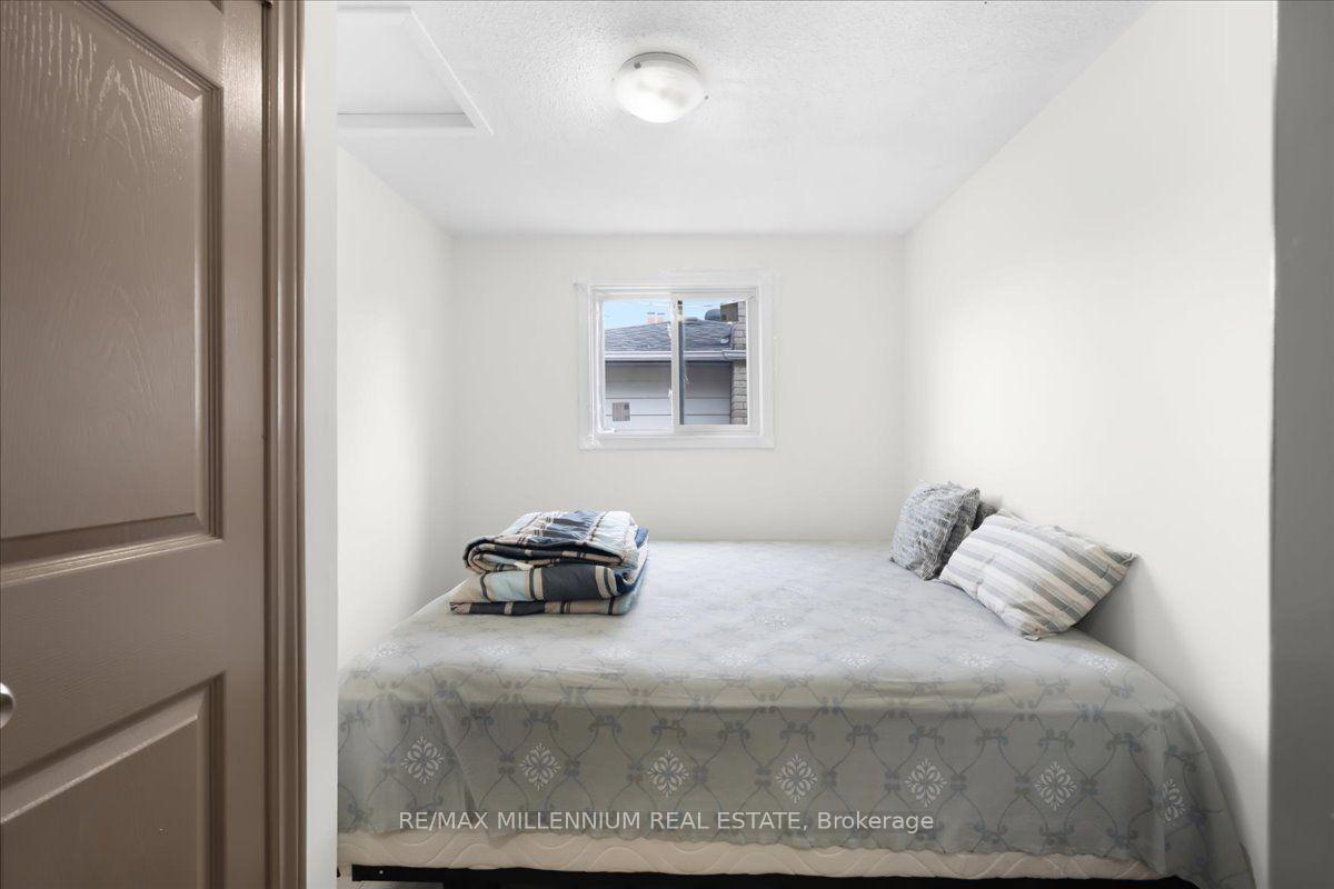 Photo 13 of 26 Talbot Street, Brampton, Bram West — HOMEH