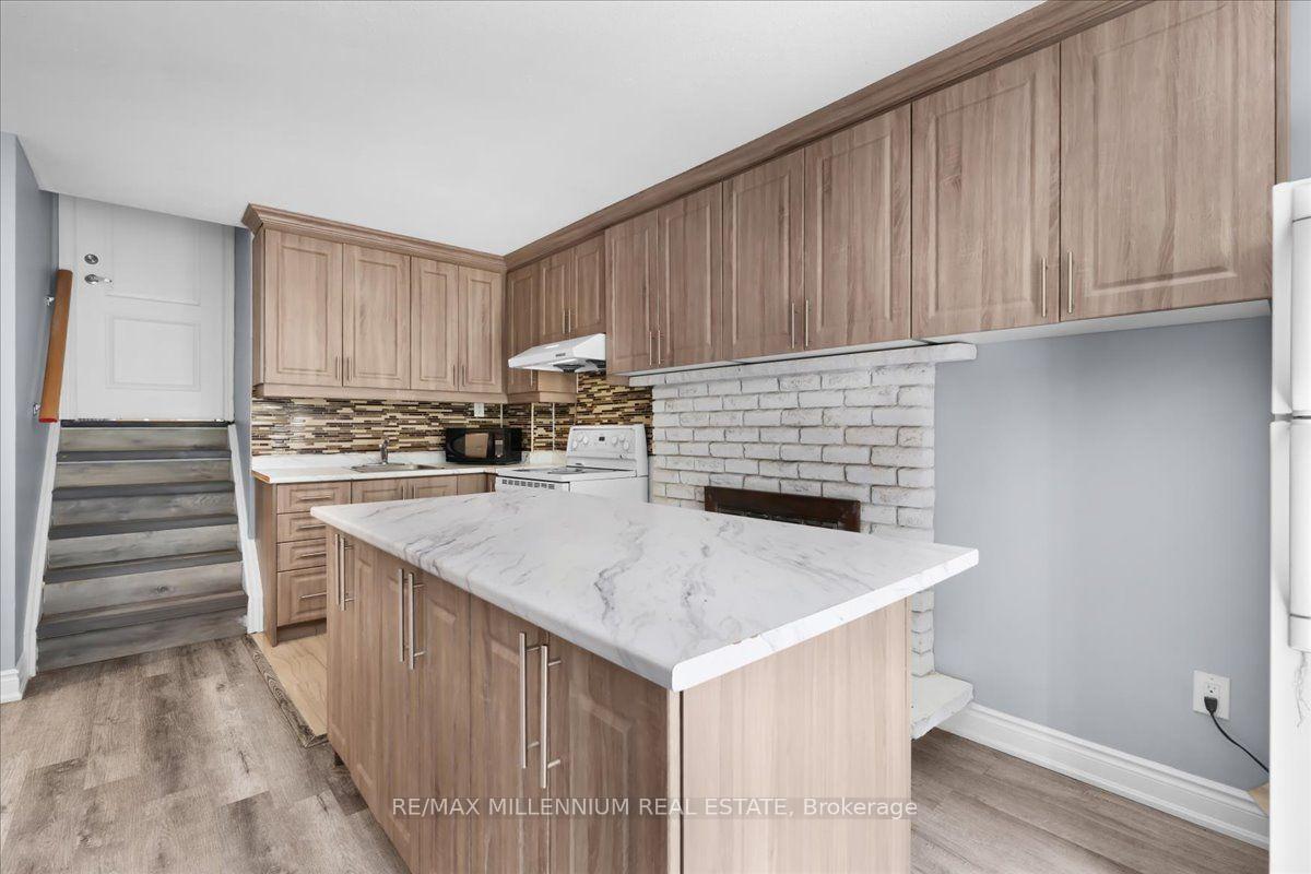 Photo 15 of 26 Talbot Street, Brampton, Bram West — HOMEH