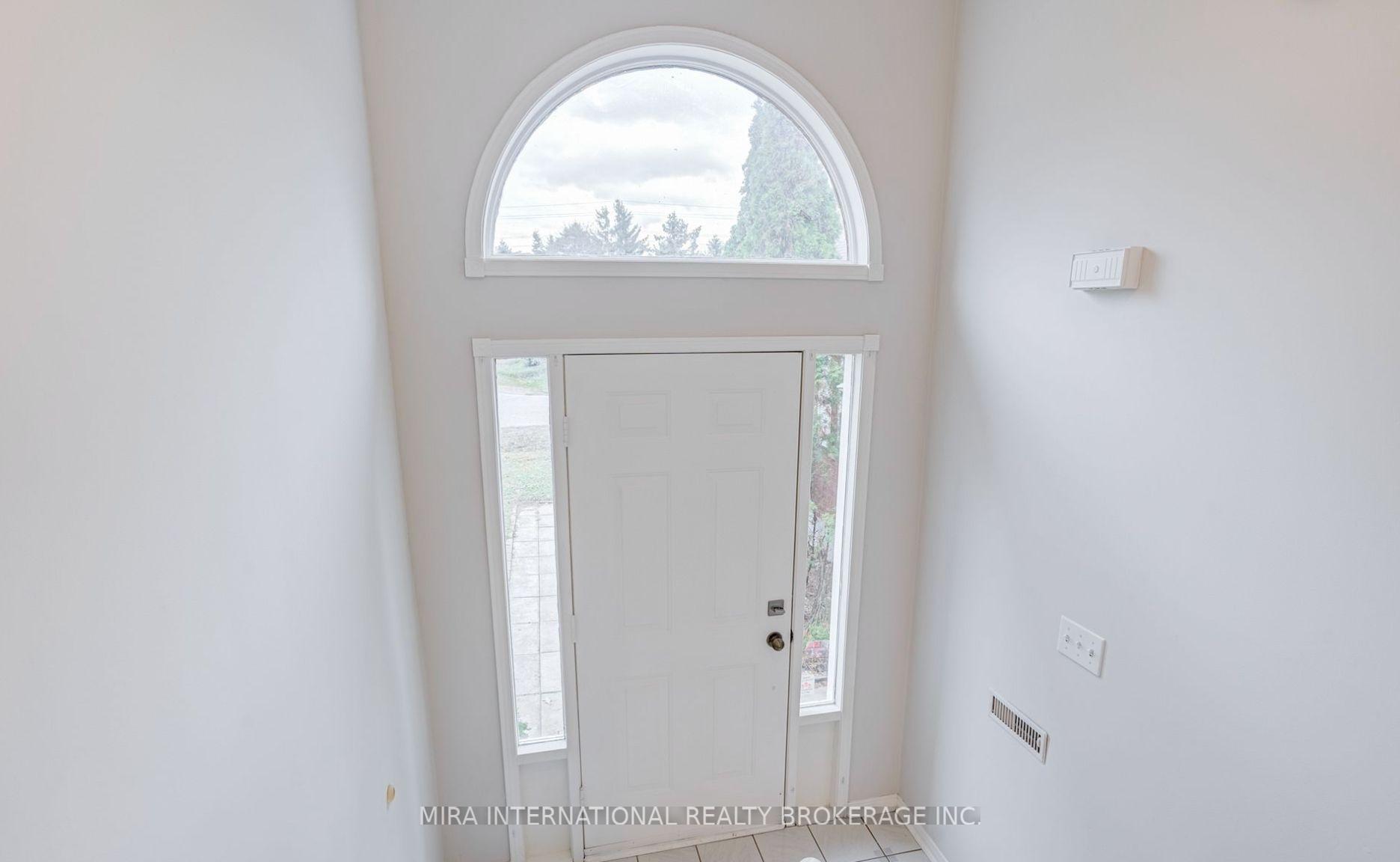 Photo 3 of 25 Leo Boulevard, Wasaga Beach — HOMEH