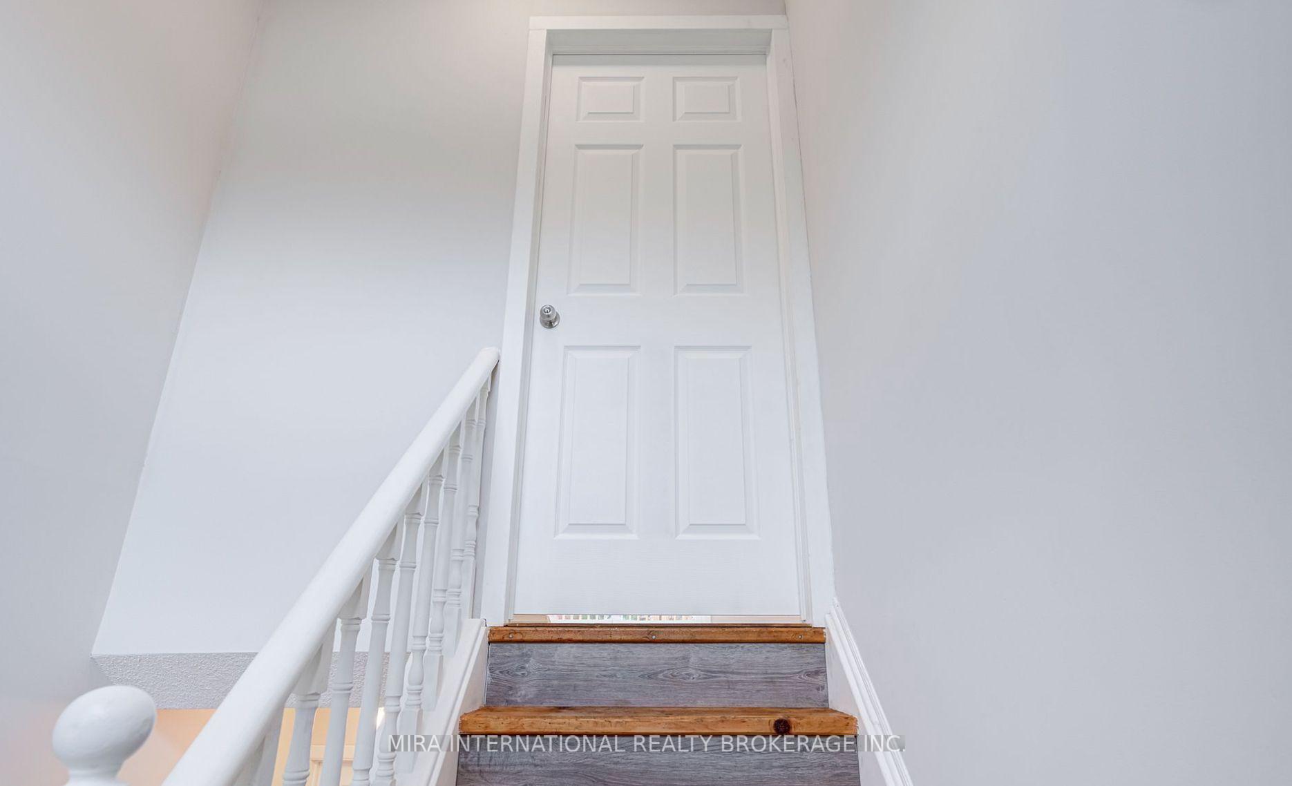 Photo 4 of 25 Leo Boulevard, Wasaga Beach — HOMEH