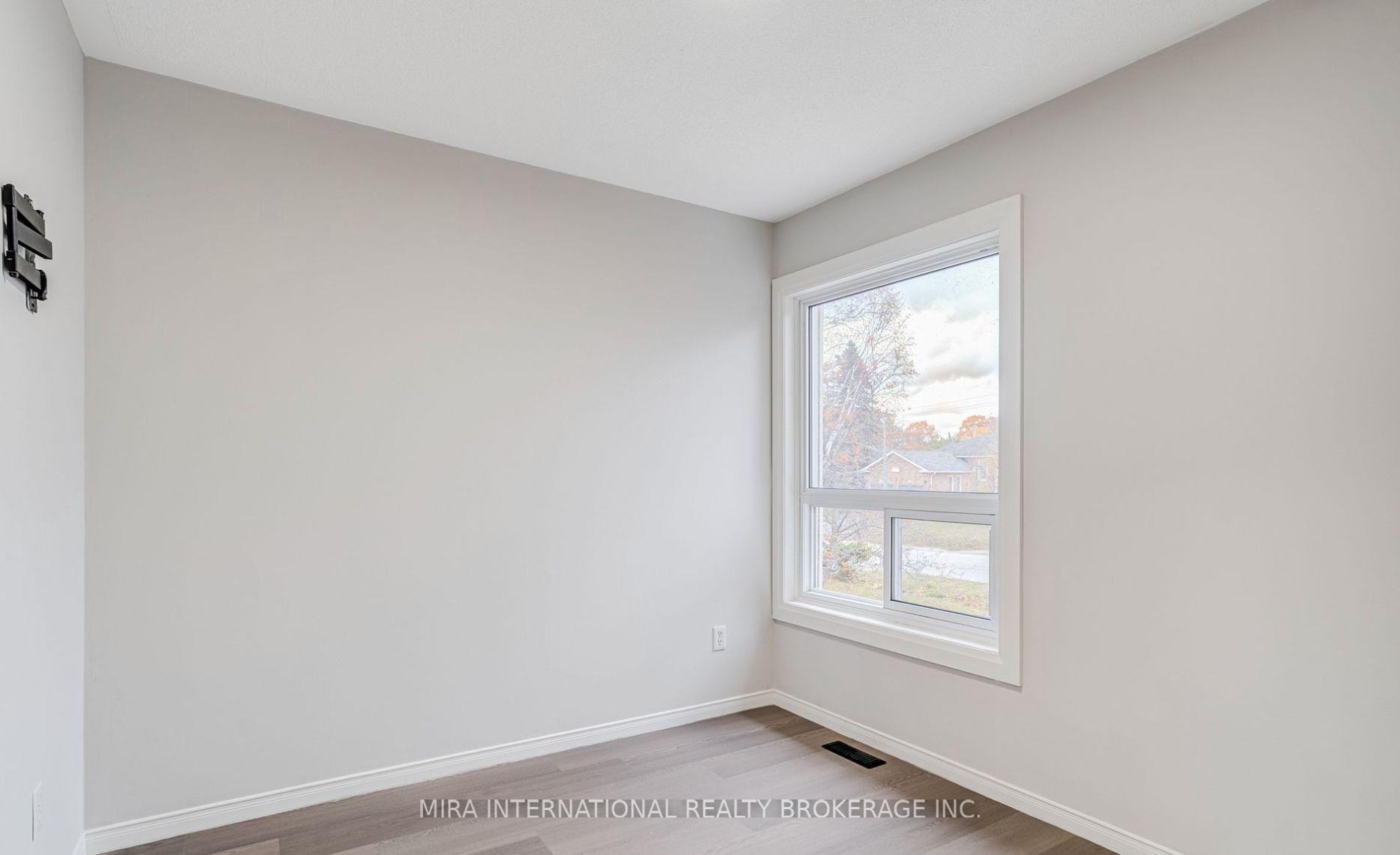 Photo 15 of 25 Leo Boulevard, Wasaga Beach — HOMEH