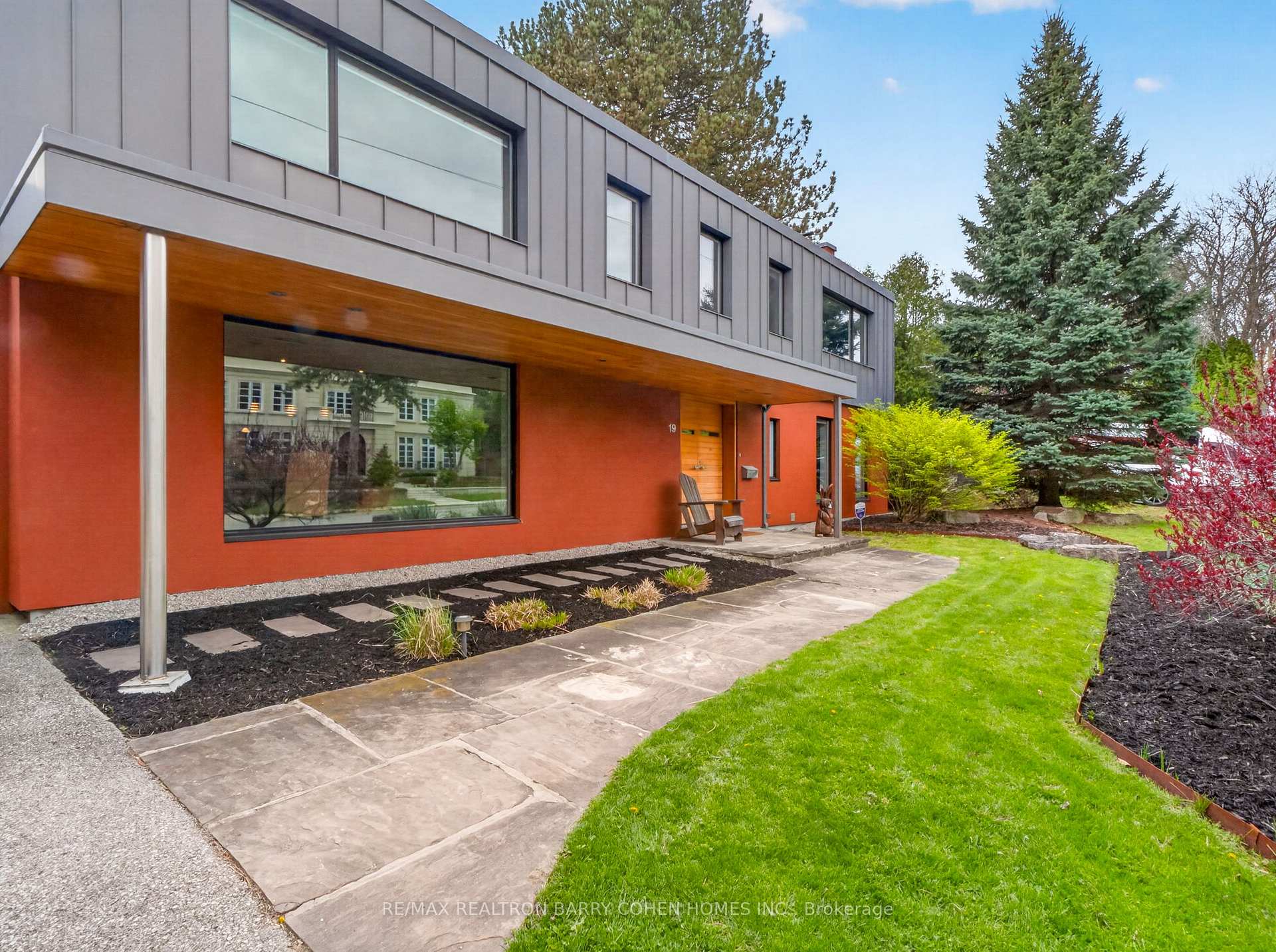 Photo 3 of 19 Saintfield Avenue, North York, Bridle Path-Sunnybrook-York Mills — HOMEH