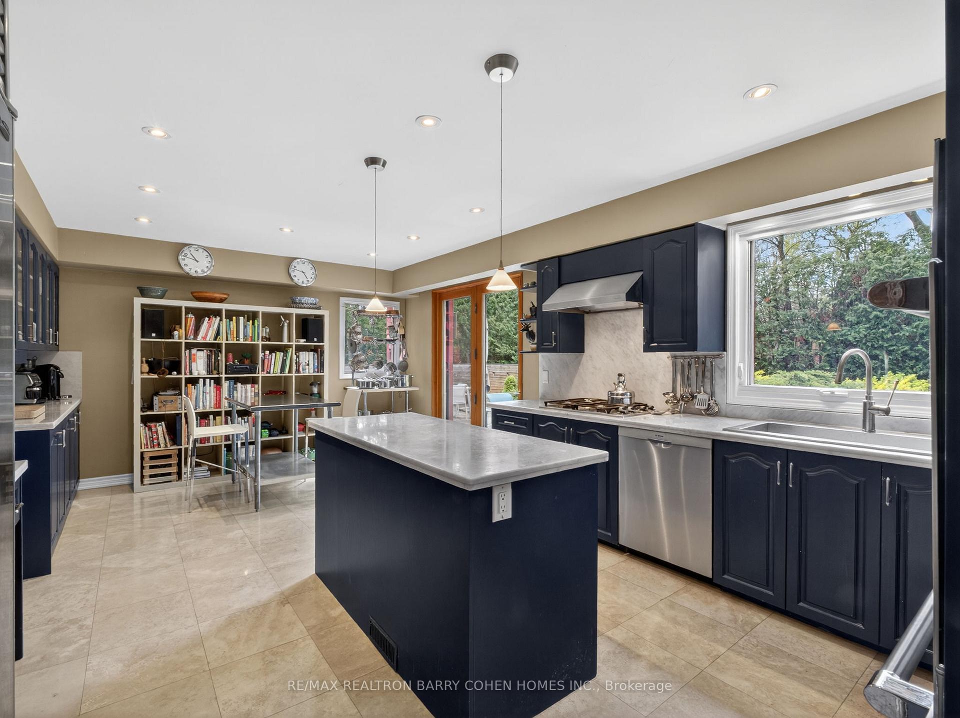 Photo 9 of 19 Saintfield Avenue, North York, Bridle Path-Sunnybrook-York Mills — HOMEH
