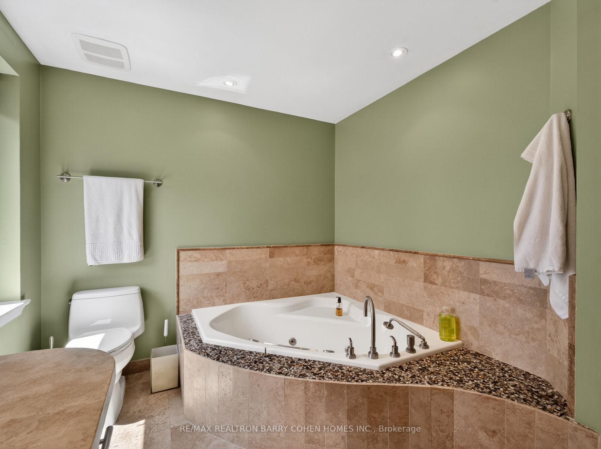 Photo 21 of 19 Saintfield Avenue, North York, Bridle Path-Sunnybrook-York Mills — HOMEH