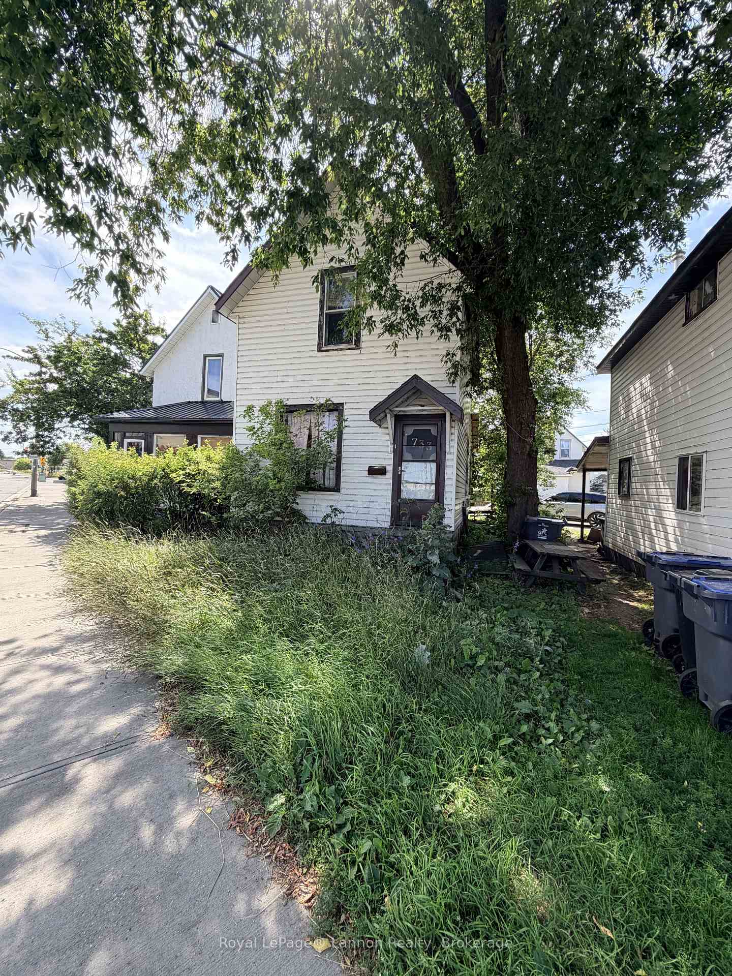 Photo of 733 Simpson Street