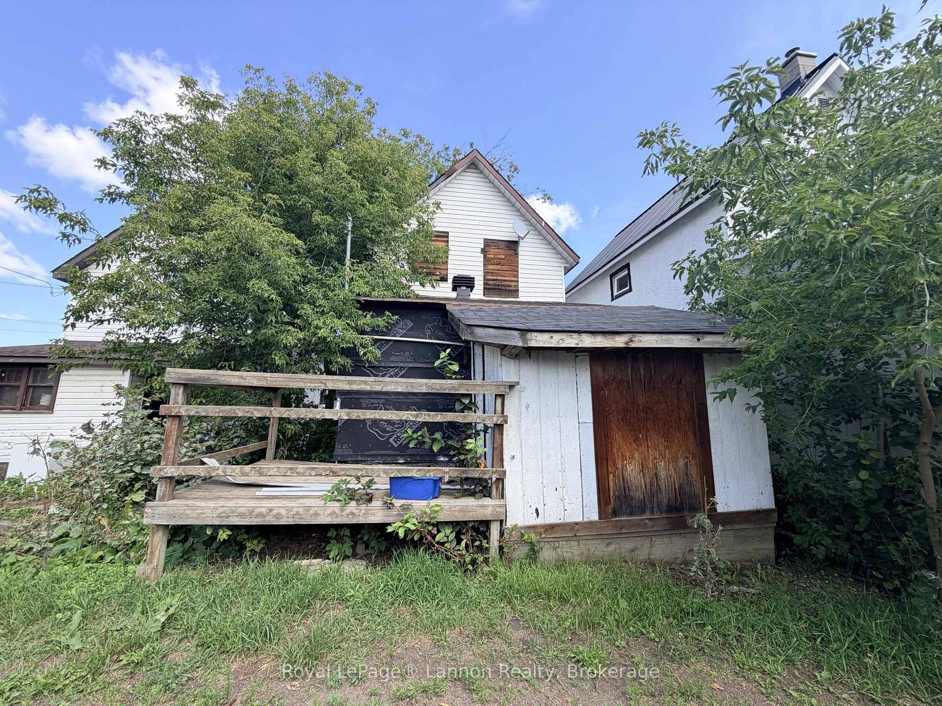 Photo 2 of 733 Simpson Street, Thunder Bay, East End — HOMEH