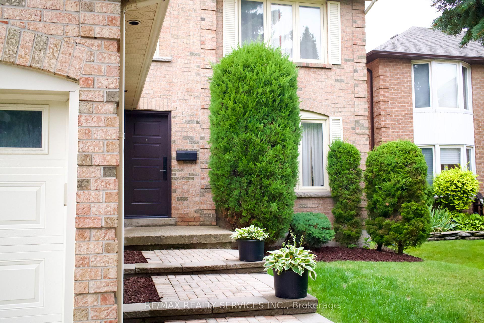 Photo 2 of 3975 Seebring Crescent, Mississauga, Erin Mills — HOMEH