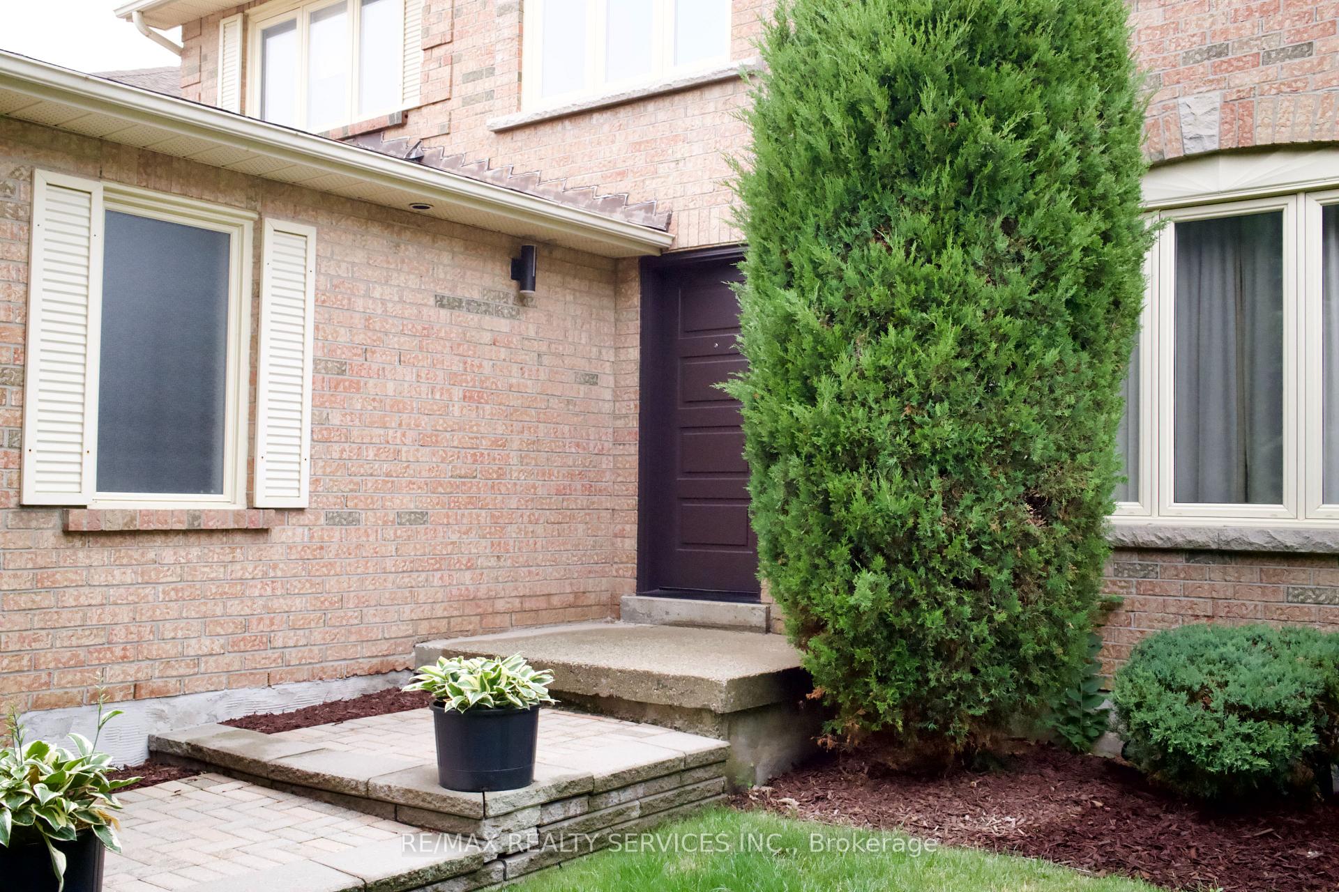 Photo 4 of 3975 Seebring Crescent, Mississauga, Erin Mills — HOMEH