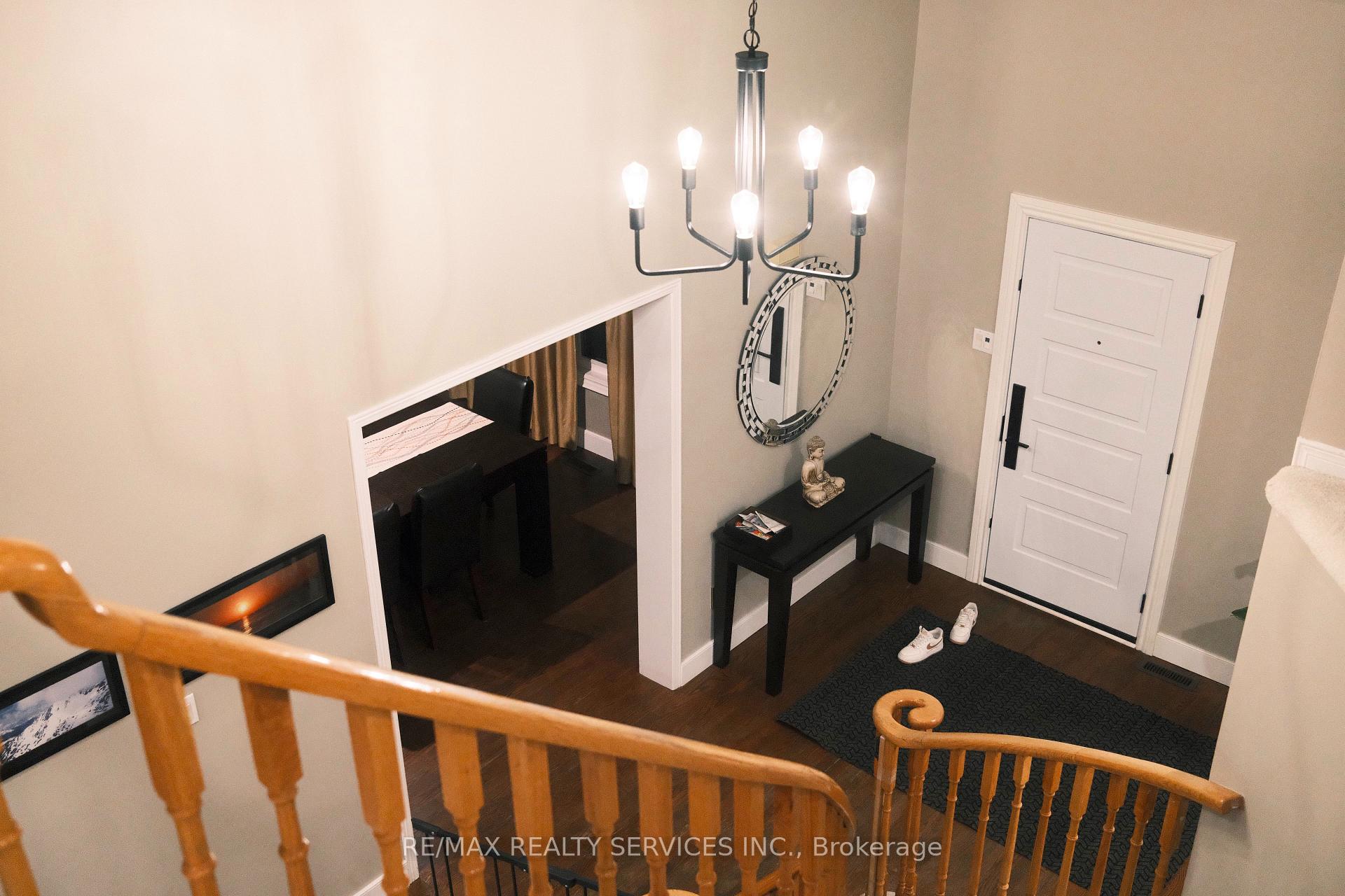 Photo 5 of 3975 Seebring Crescent, Mississauga, Erin Mills — HOMEH
