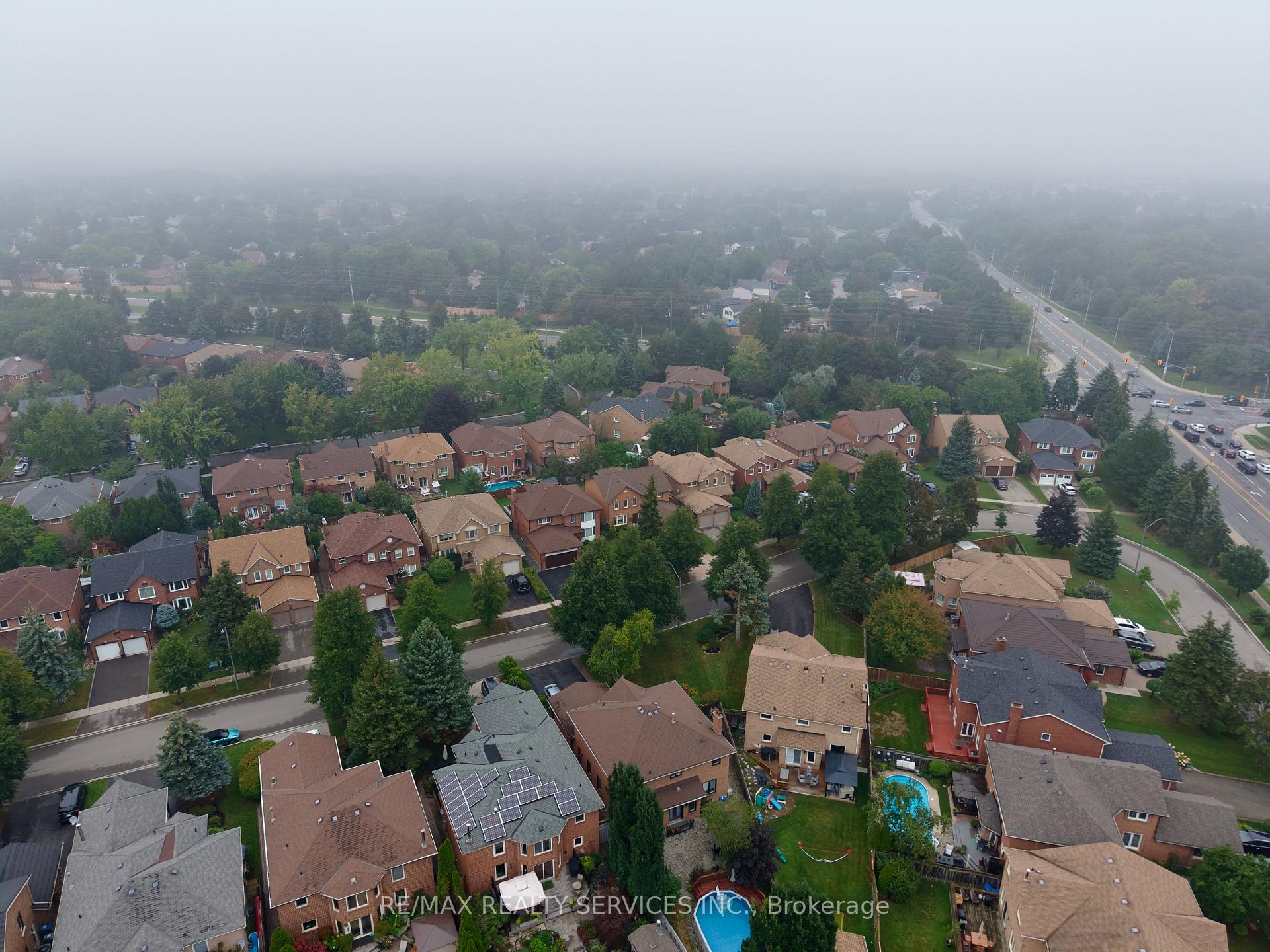 Photo 19 of 3975 Seebring Crescent, Mississauga, Erin Mills — HOMEH