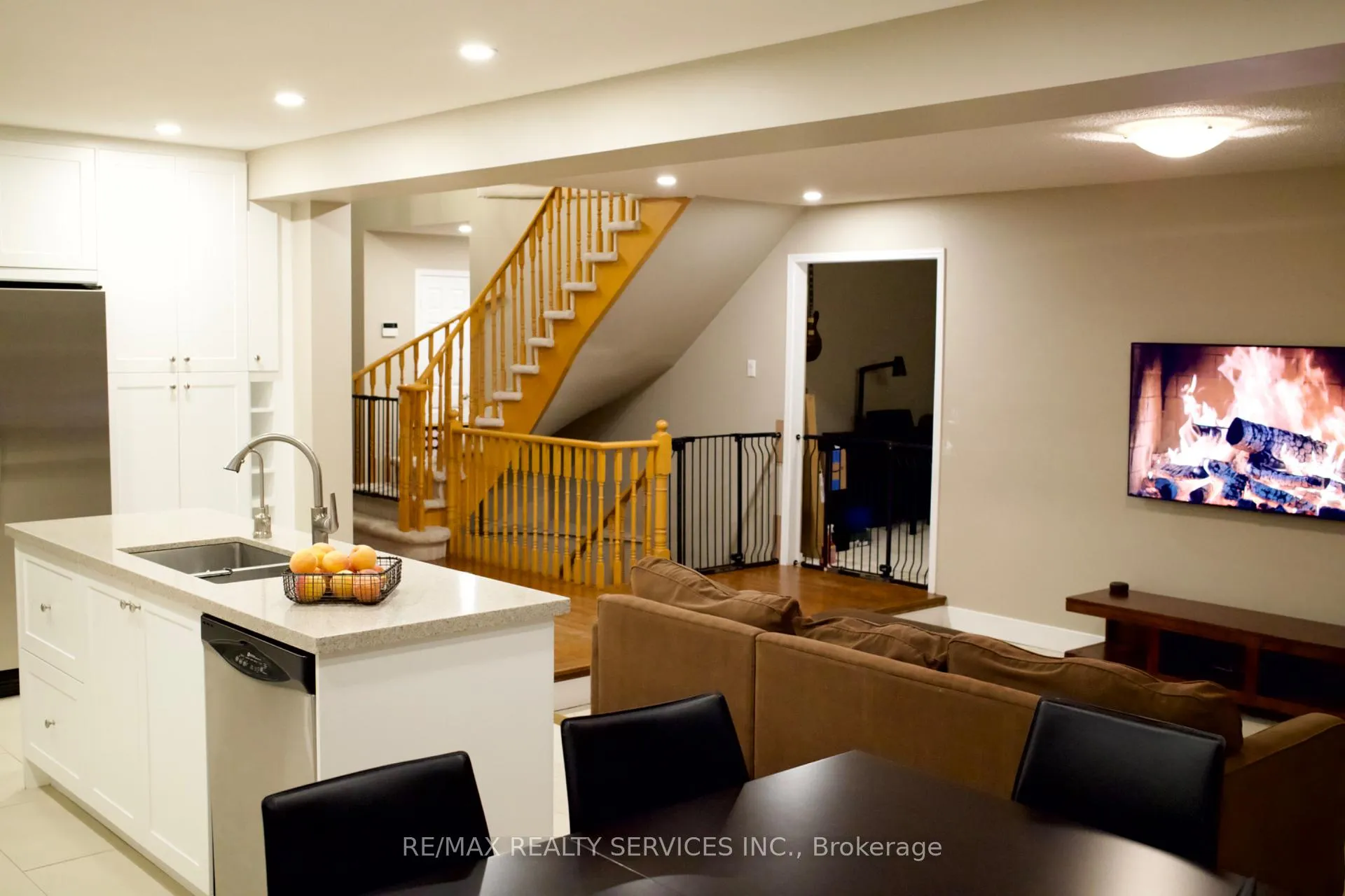 Photo 8 of 3975 Seebring Crescent, Mississauga, Erin Mills — HOMEH