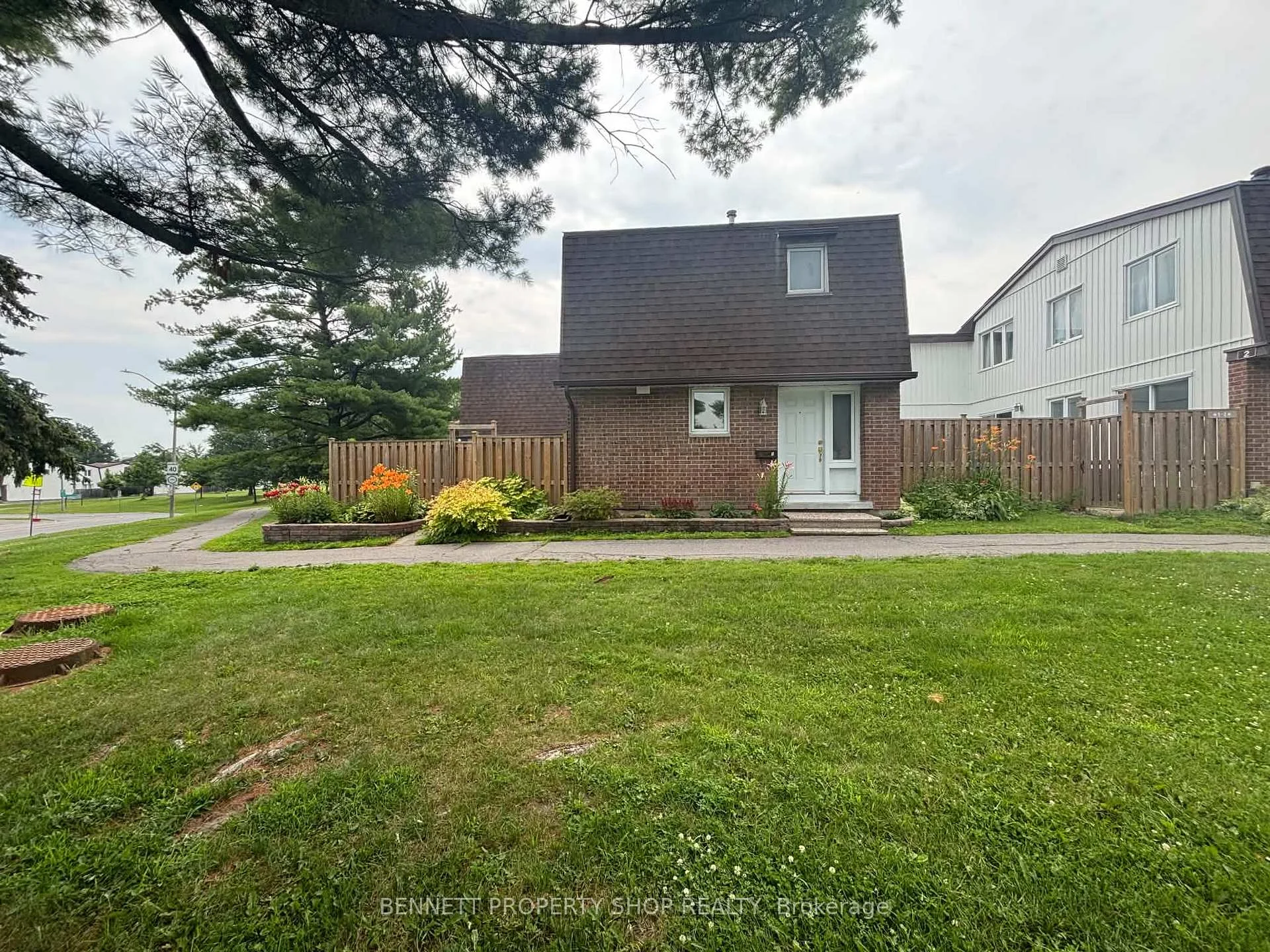 Photo 6 of Unit 1, 837 Eastvale Drive, Ottawa, Beaconwood — HOMEH