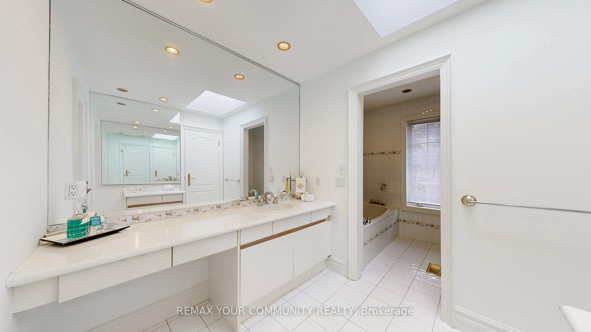 Photo 28 of 22 Valloncliffe Road, Markham, Bayview Glen — HOMEH