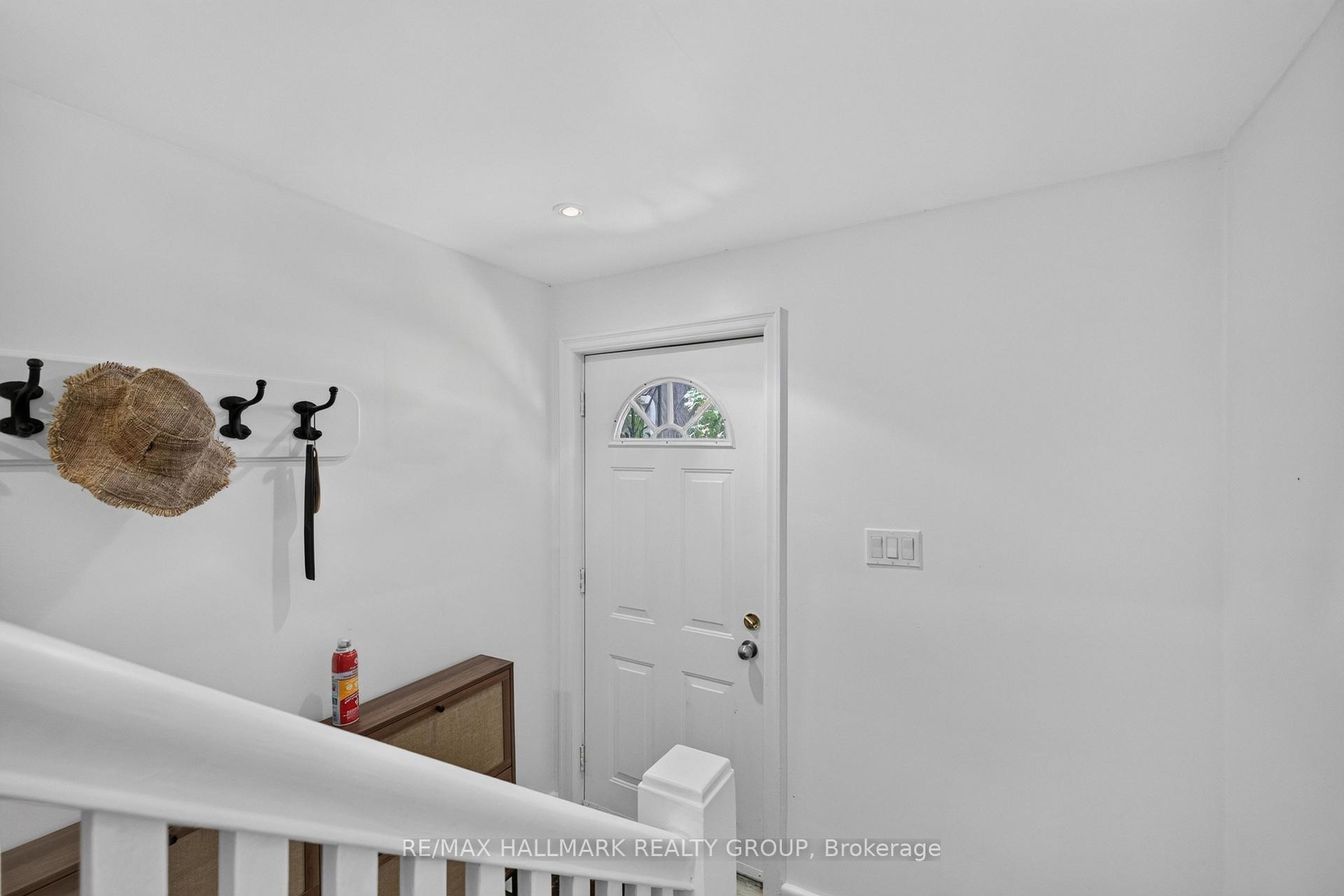Photo 2 of Unit 2, 297 Royal Avenue, Ottawa, Westboro West — HOMEH