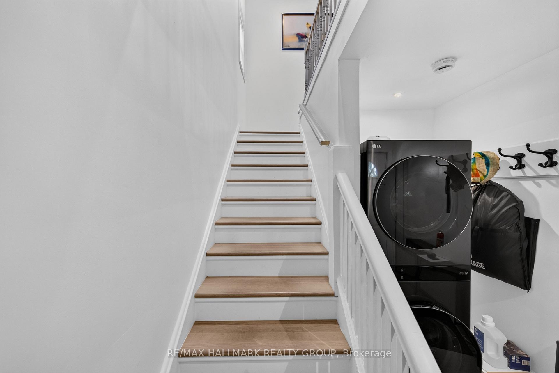 Photo 3 of Unit 2, 297 Royal Avenue, Ottawa, Westboro West — HOMEH