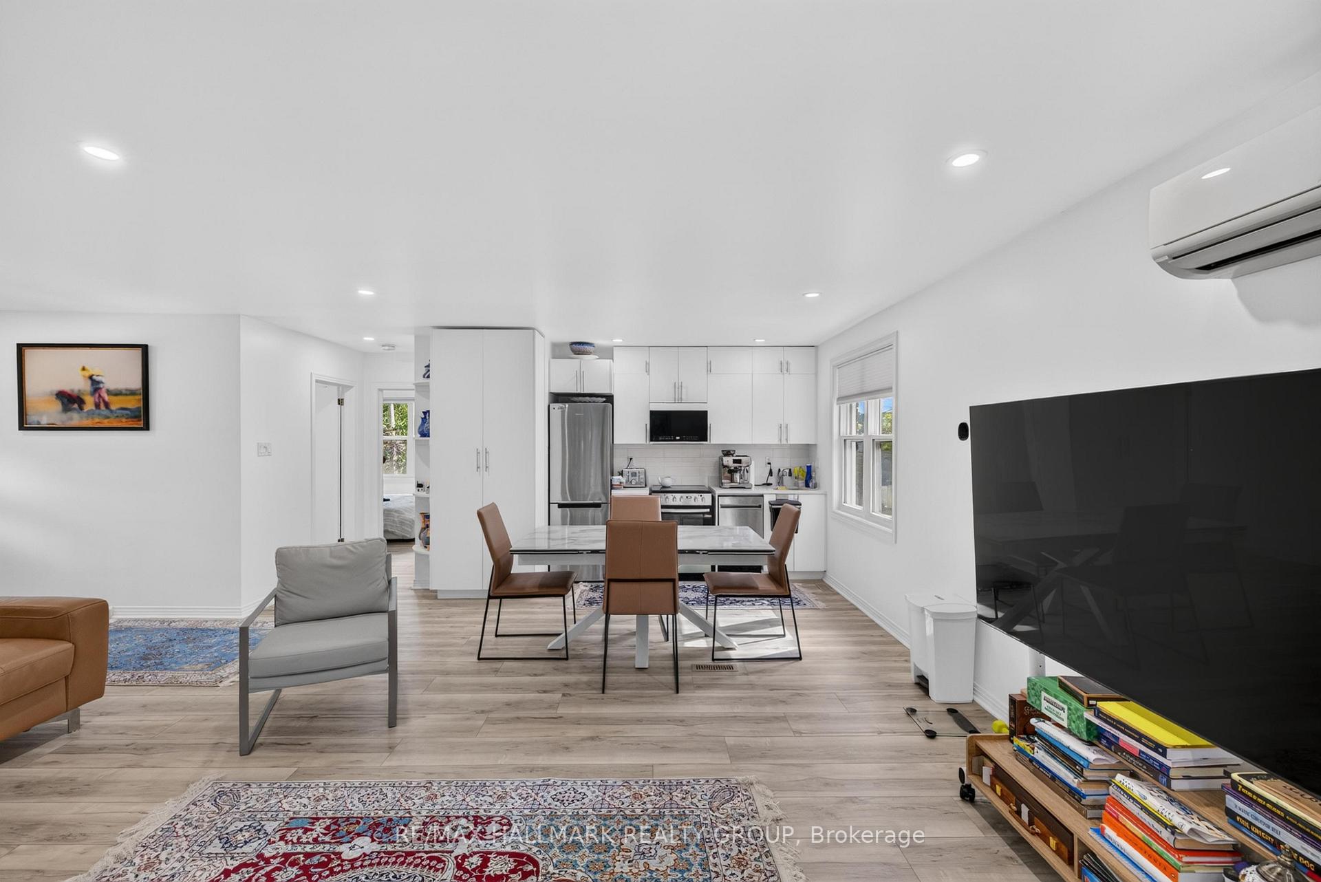 Photo 8 of Unit 2, 297 Royal Avenue, Ottawa, Westboro West — HOMEH