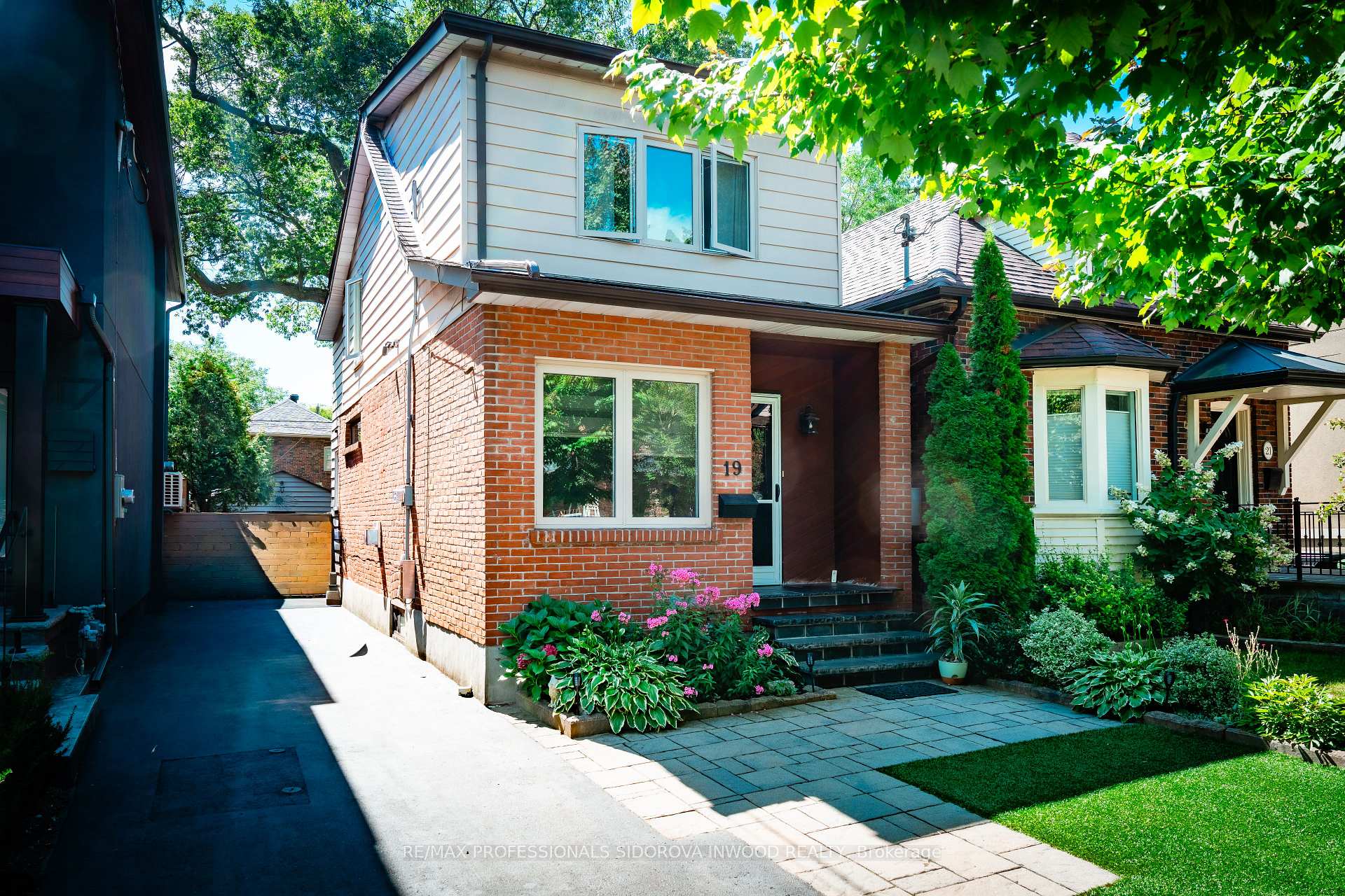 Photo 1 of 19 Harshaw Avenue, Toronto, Lambton Baby Point — HOMEH