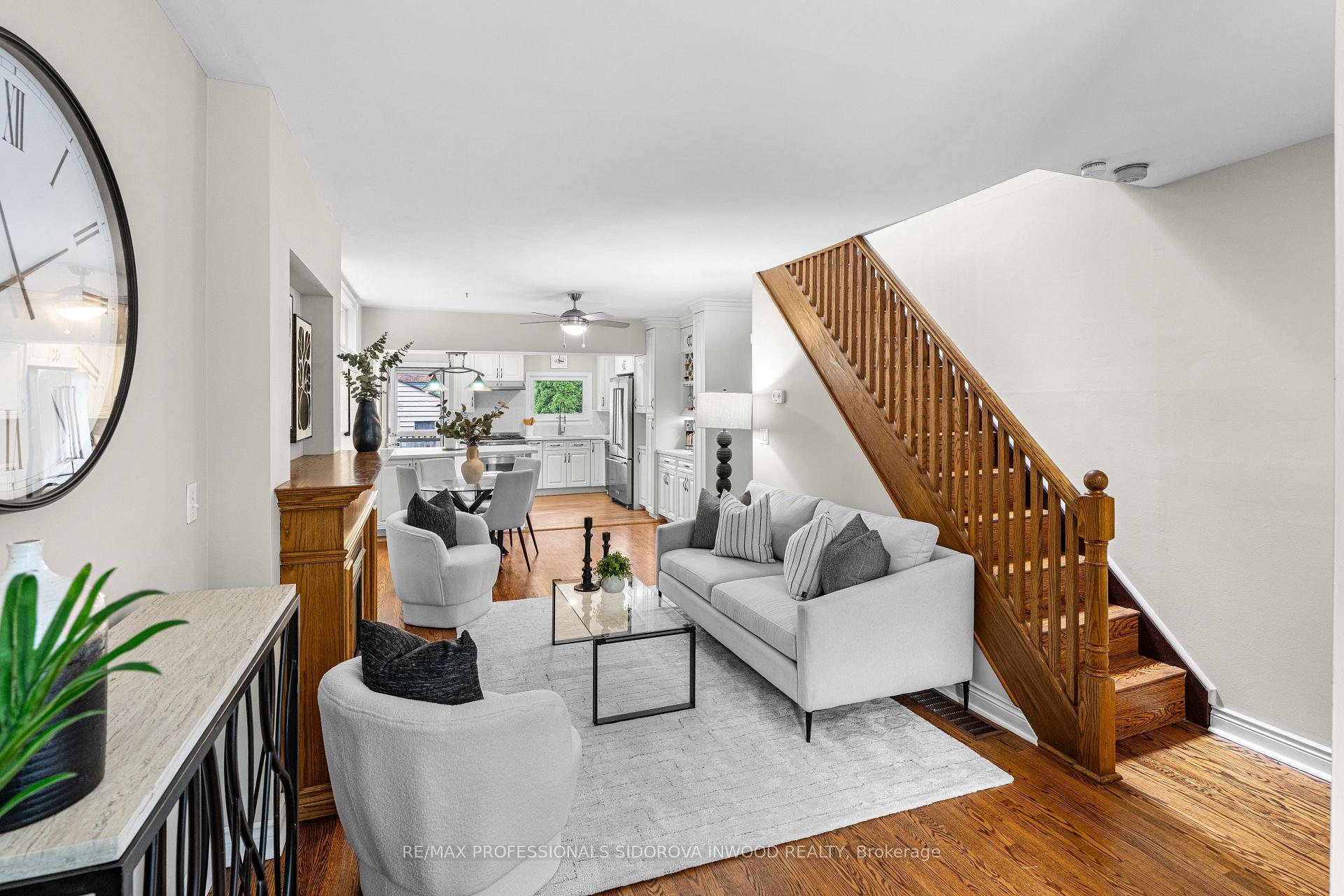 Photo 4 of 19 Harshaw Avenue, Toronto, Lambton Baby Point — HOMEH