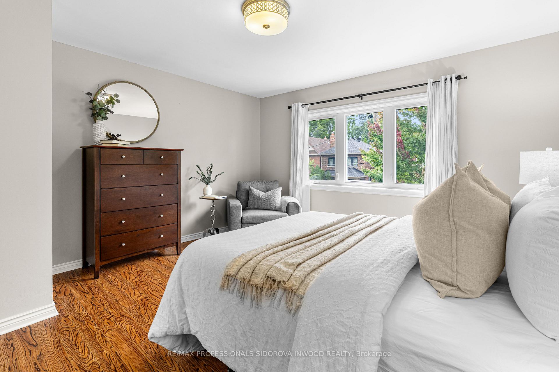 Photo 13 of 19 Harshaw Avenue, Toronto, Lambton Baby Point — HOMEH