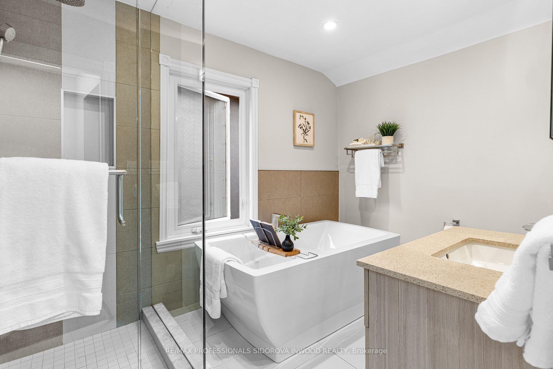 Photo 16 of 19 Harshaw Avenue, Toronto, Lambton Baby Point — HOMEH