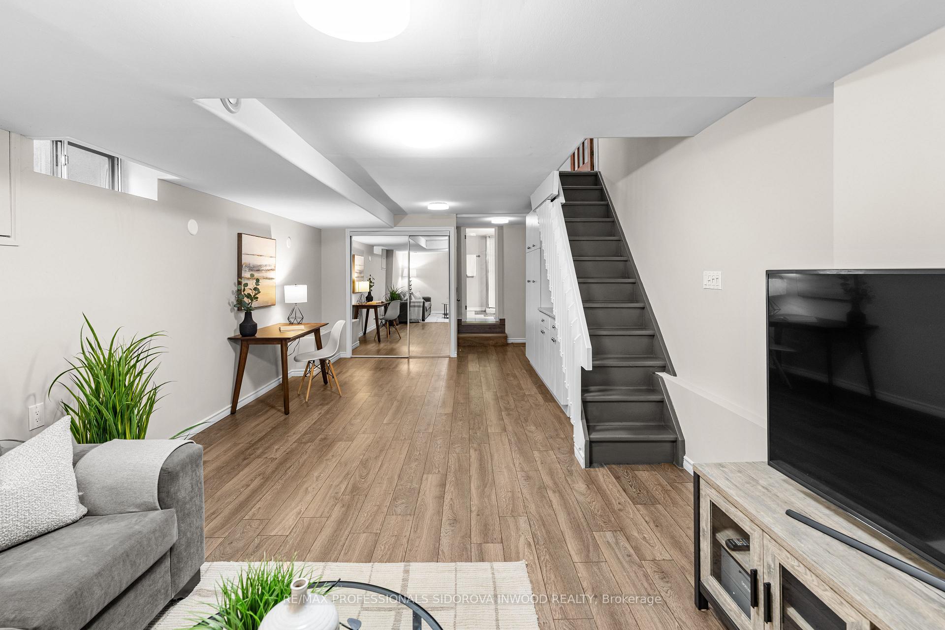 Photo 21 of 19 Harshaw Avenue, Toronto, Lambton Baby Point — HOMEH