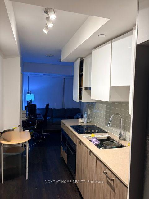 Photo 3 of Unit 2105, 99 Broadway Avenue, Toronto, Mount Pleasant West — HOMEH