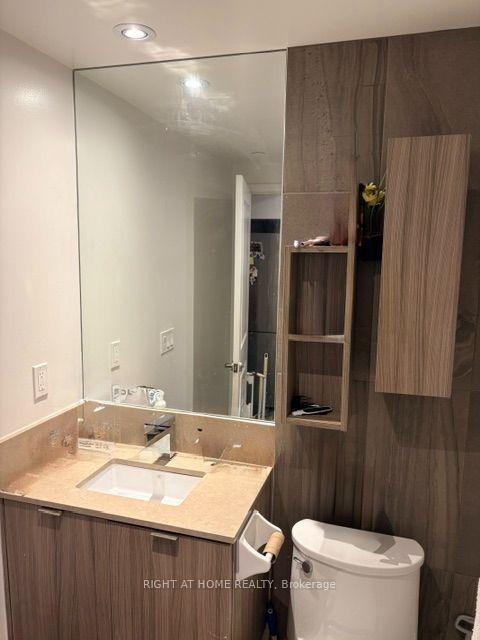 Photo 6 of Unit 2105, 99 Broadway Avenue, Toronto, Mount Pleasant West — HOMEH