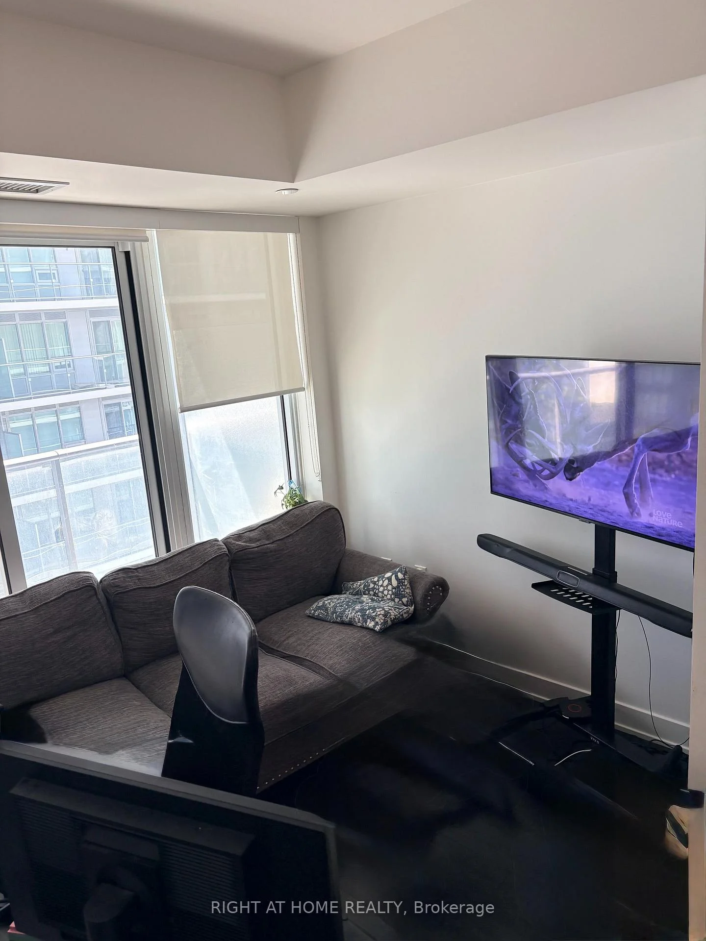 Photo 2 of Unit 2105, 99 Broadway Avenue, Toronto, Mount Pleasant West — HOMEH