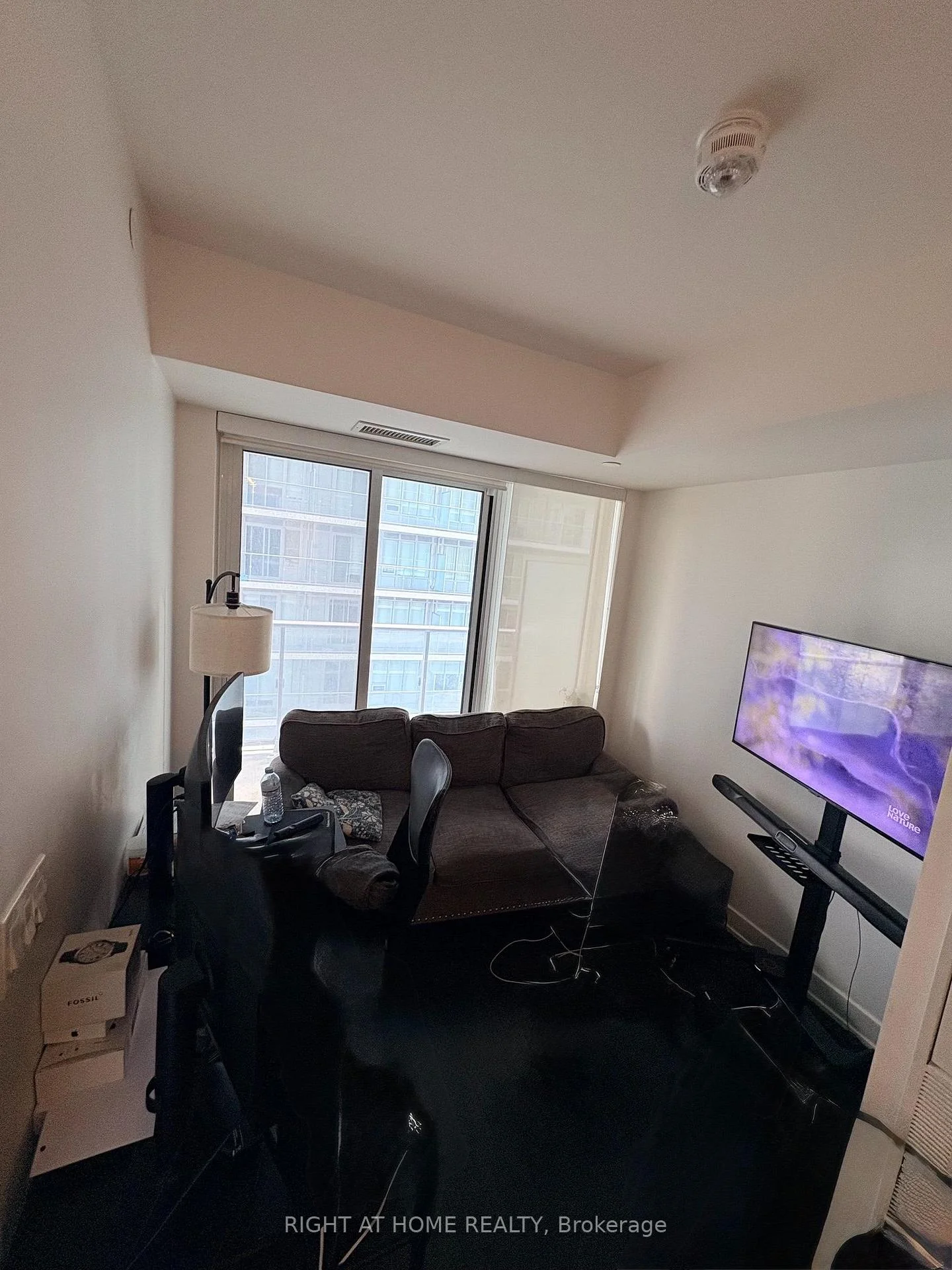 Photo 4 of Unit 2105, 99 Broadway Avenue, Toronto, Mount Pleasant West — HOMEH
