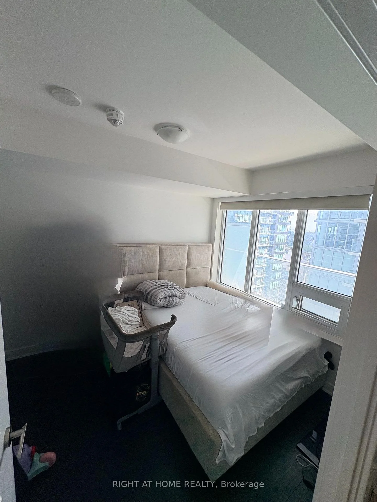 Photo 5 of Unit 2105, 99 Broadway Avenue, Toronto, Mount Pleasant West — HOMEH