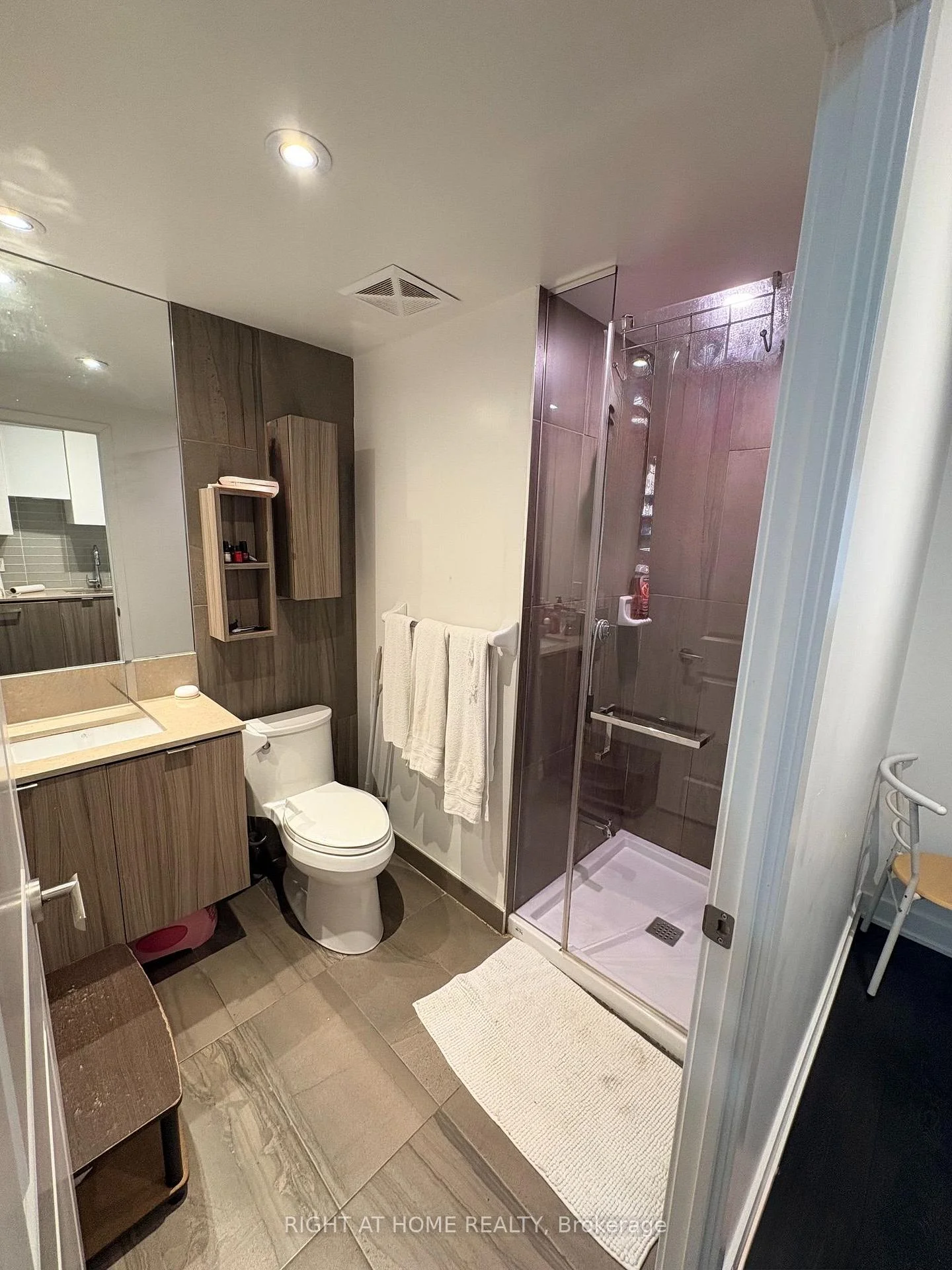 Photo 14 of Unit 2105, 99 Broadway Avenue, Toronto, Mount Pleasant West — HOMEH