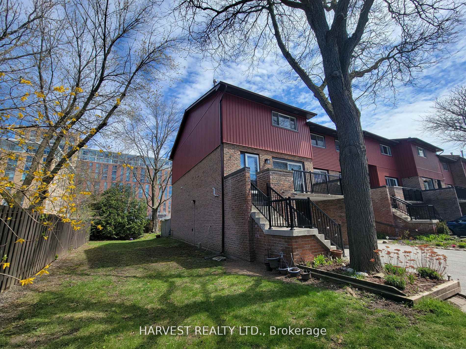 Photo 2 of 55 Ashglen Way, Markham, Unionville — HOMEH