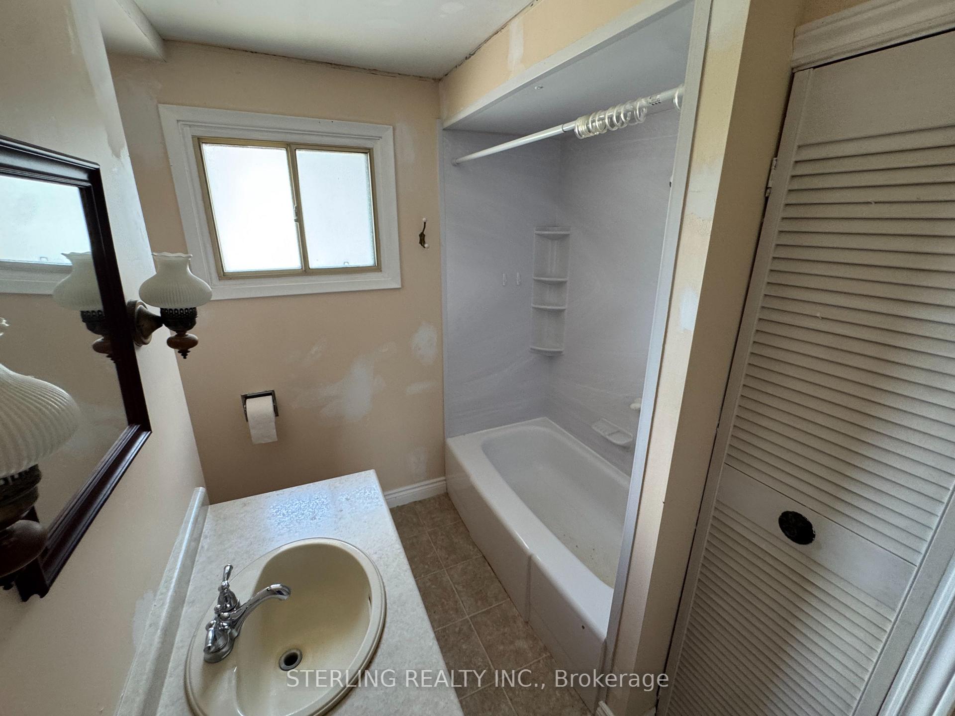 Photo 12 of 817 Jomar Avenue, Pickering, Rural Pickering — HOMEH
