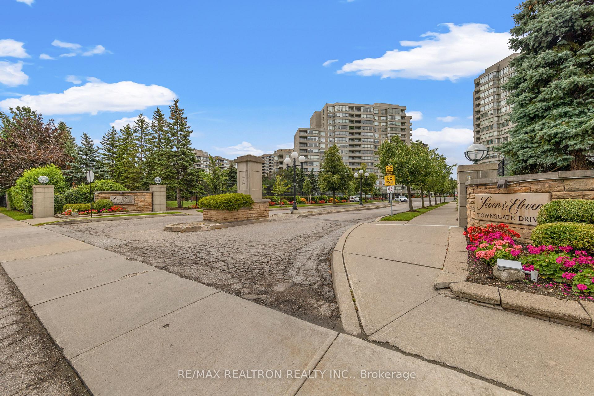 Photo 2 of Unit 312, 11 Townsgate Drive, Vaughan, Crestwood-Springfarm-Yorkhill — HOMEH