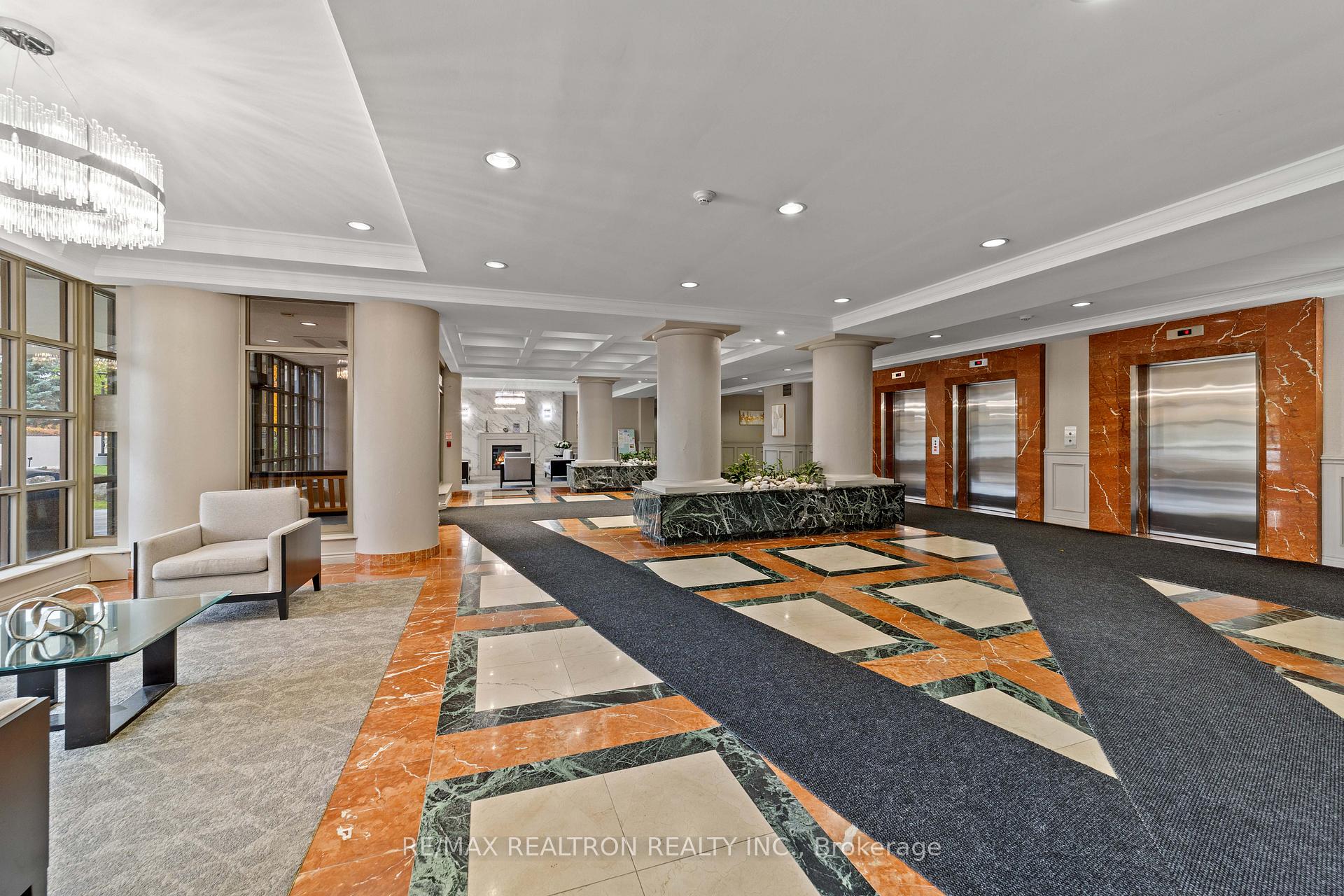 Photo 4 of Unit 312, 11 Townsgate Drive, Vaughan, Crestwood-Springfarm-Yorkhill — HOMEH