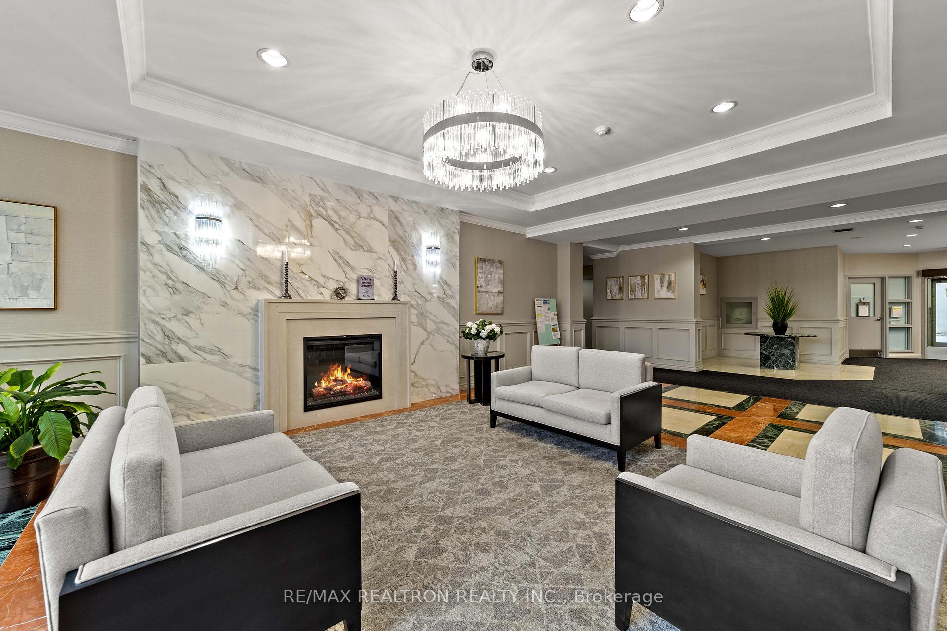Photo 5 of Unit 312, 11 Townsgate Drive, Vaughan, Crestwood-Springfarm-Yorkhill — HOMEH