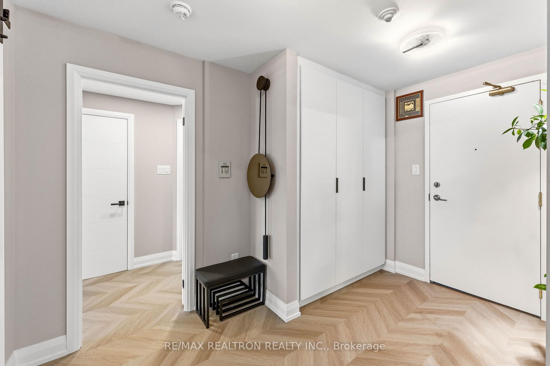Photo 8 of Unit 312, 11 Townsgate Drive, Vaughan, Crestwood-Springfarm-Yorkhill — HOMEH