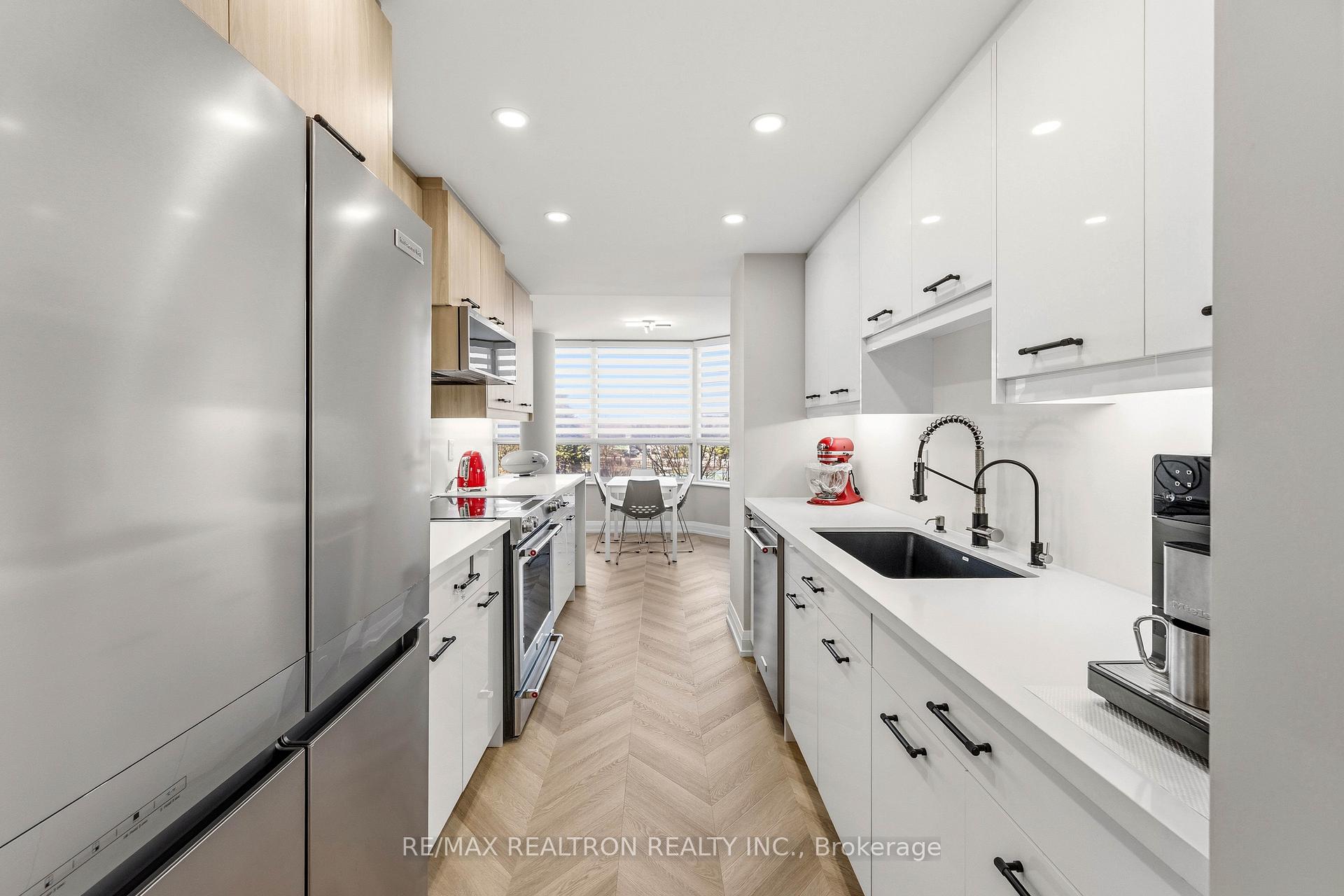 Photo 10 of Unit 312, 11 Townsgate Drive, Vaughan, Crestwood-Springfarm-Yorkhill — HOMEH