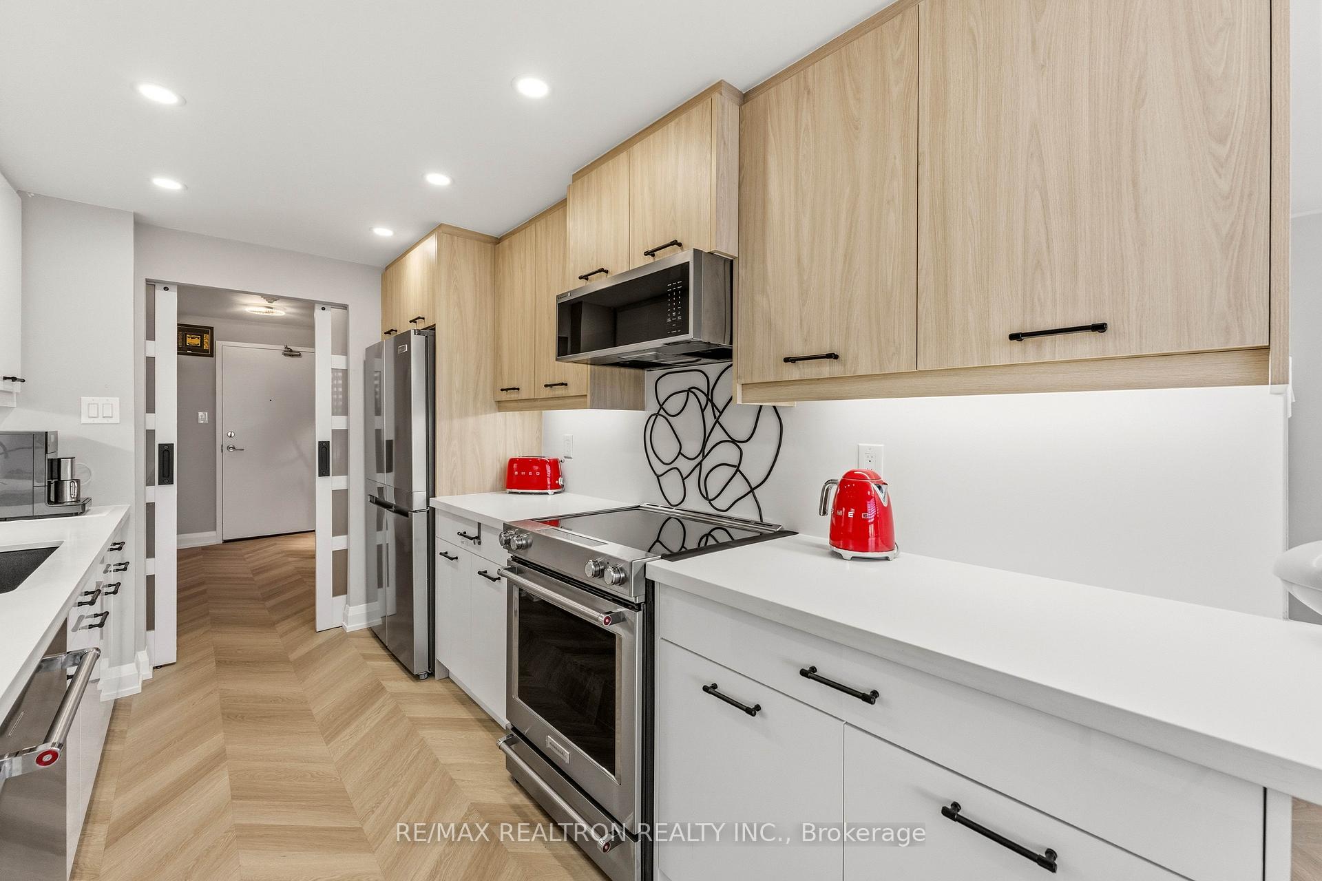 Photo 12 of Unit 312, 11 Townsgate Drive, Vaughan, Crestwood-Springfarm-Yorkhill — HOMEH