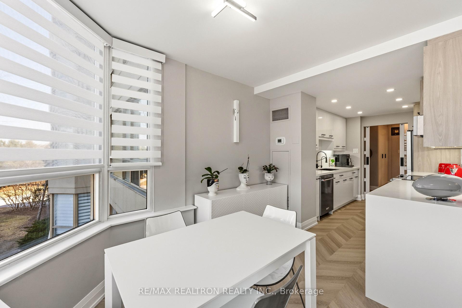 Photo 16 of Unit 312, 11 Townsgate Drive, Vaughan, Crestwood-Springfarm-Yorkhill — HOMEH