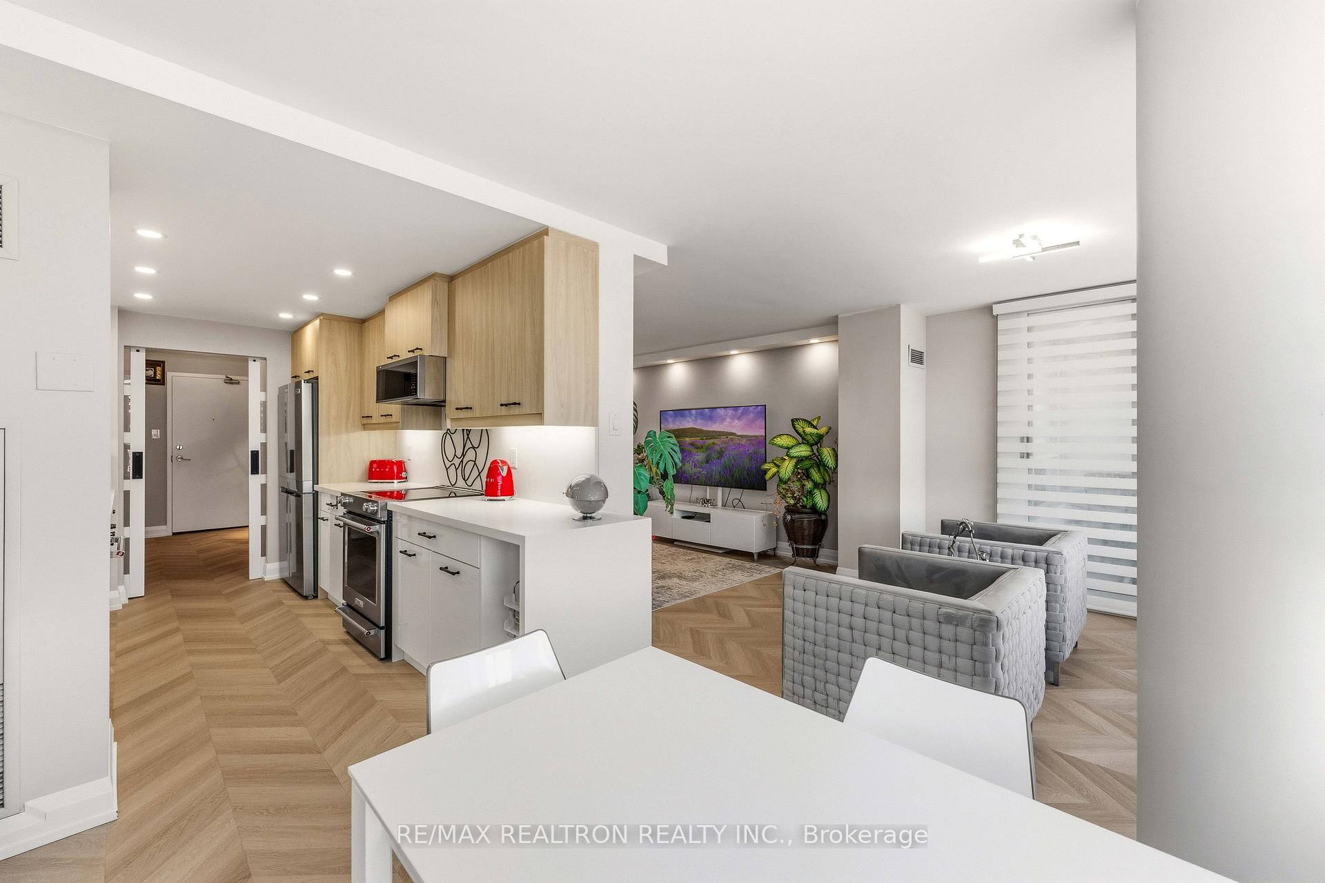 Photo 17 of Unit 312, 11 Townsgate Drive, Vaughan, Crestwood-Springfarm-Yorkhill — HOMEH