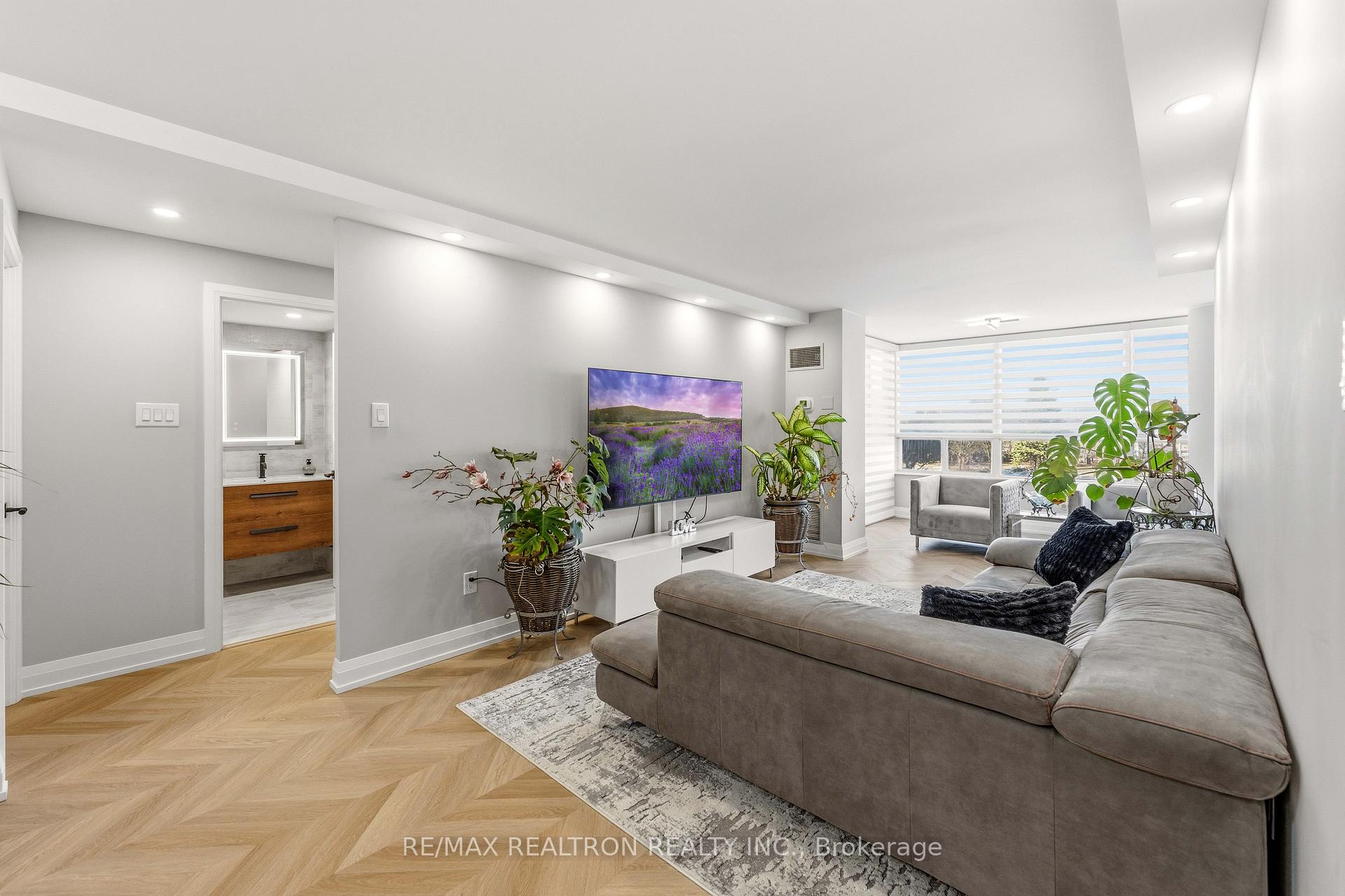 Photo 18 of Unit 312, 11 Townsgate Drive, Vaughan, Crestwood-Springfarm-Yorkhill — HOMEH