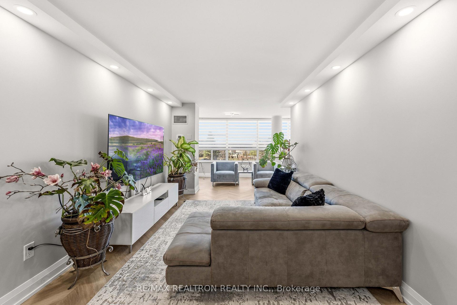 Photo 19 of Unit 312, 11 Townsgate Drive, Vaughan, Crestwood-Springfarm-Yorkhill — HOMEH