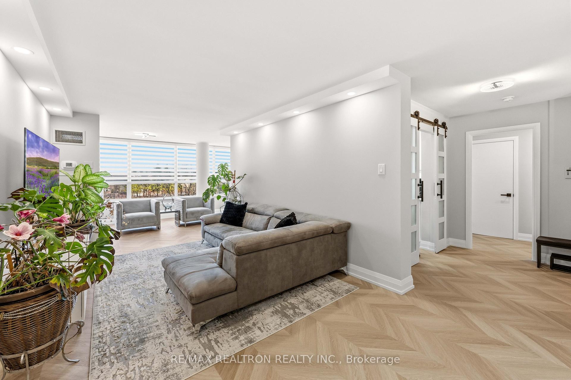 Photo 20 of Unit 312, 11 Townsgate Drive, Vaughan, Crestwood-Springfarm-Yorkhill — HOMEH