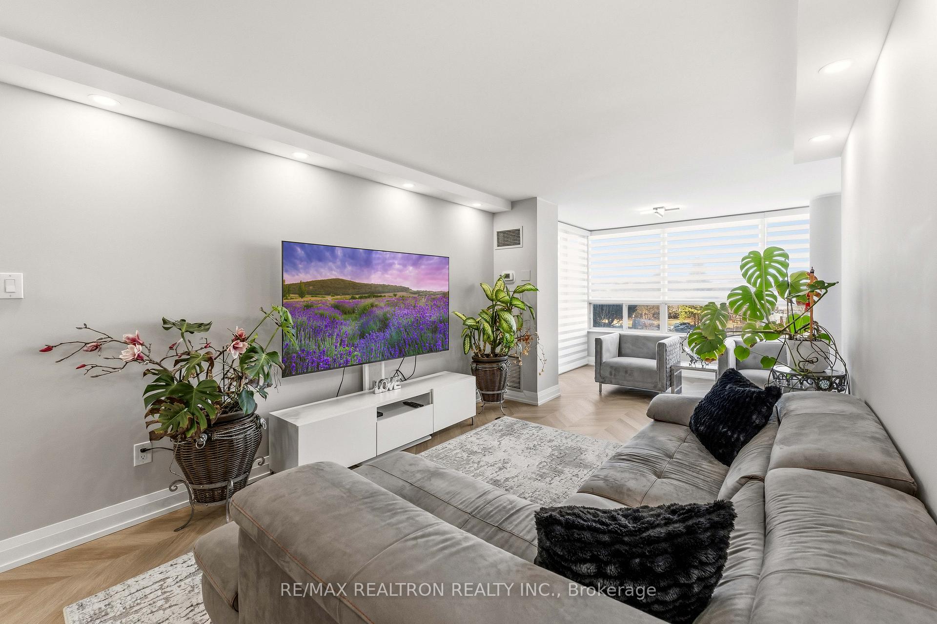 Photo 21 of Unit 312, 11 Townsgate Drive, Vaughan, Crestwood-Springfarm-Yorkhill — HOMEH
