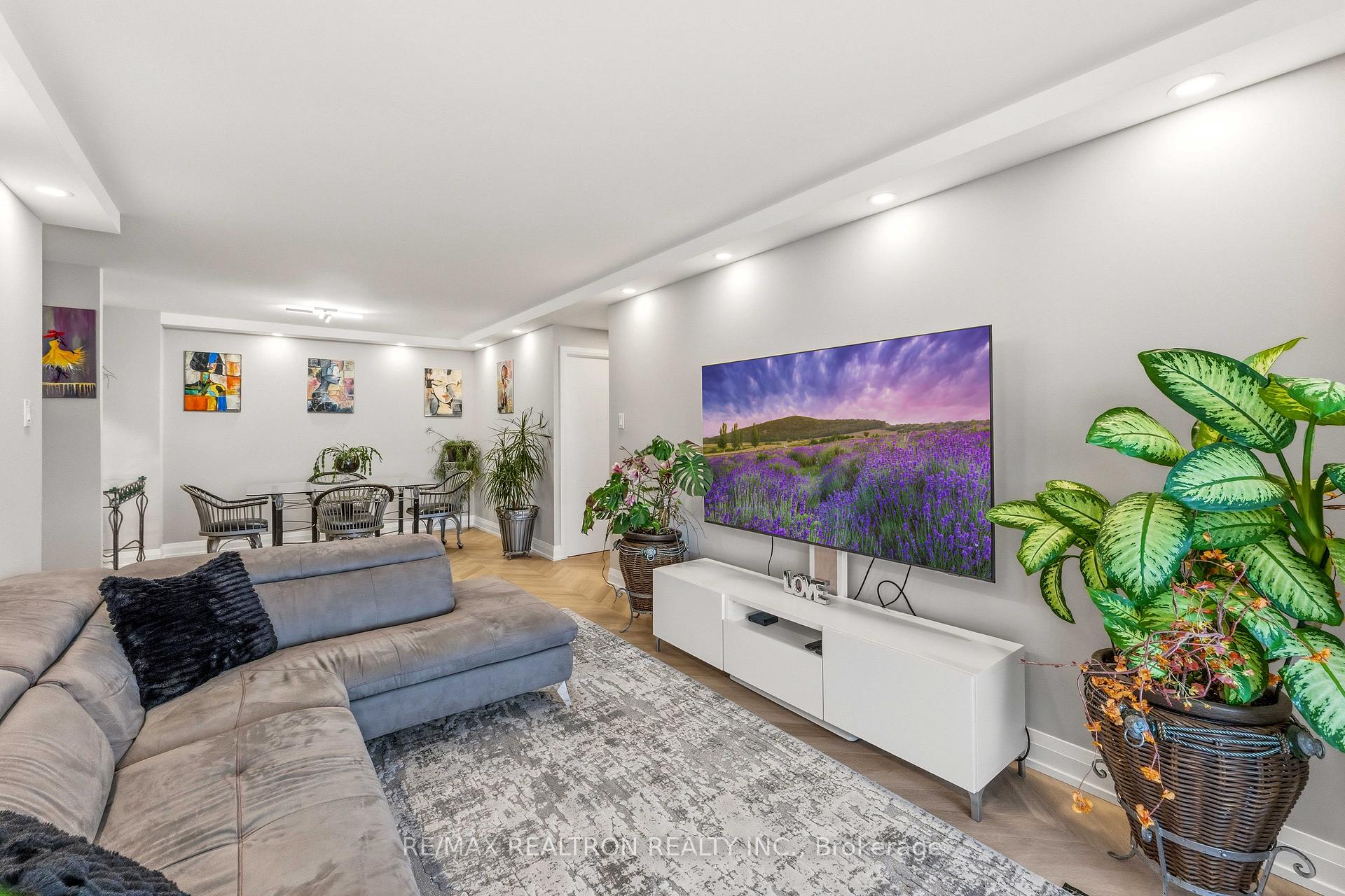 Photo 22 of Unit 312, 11 Townsgate Drive, Vaughan, Crestwood-Springfarm-Yorkhill — HOMEH