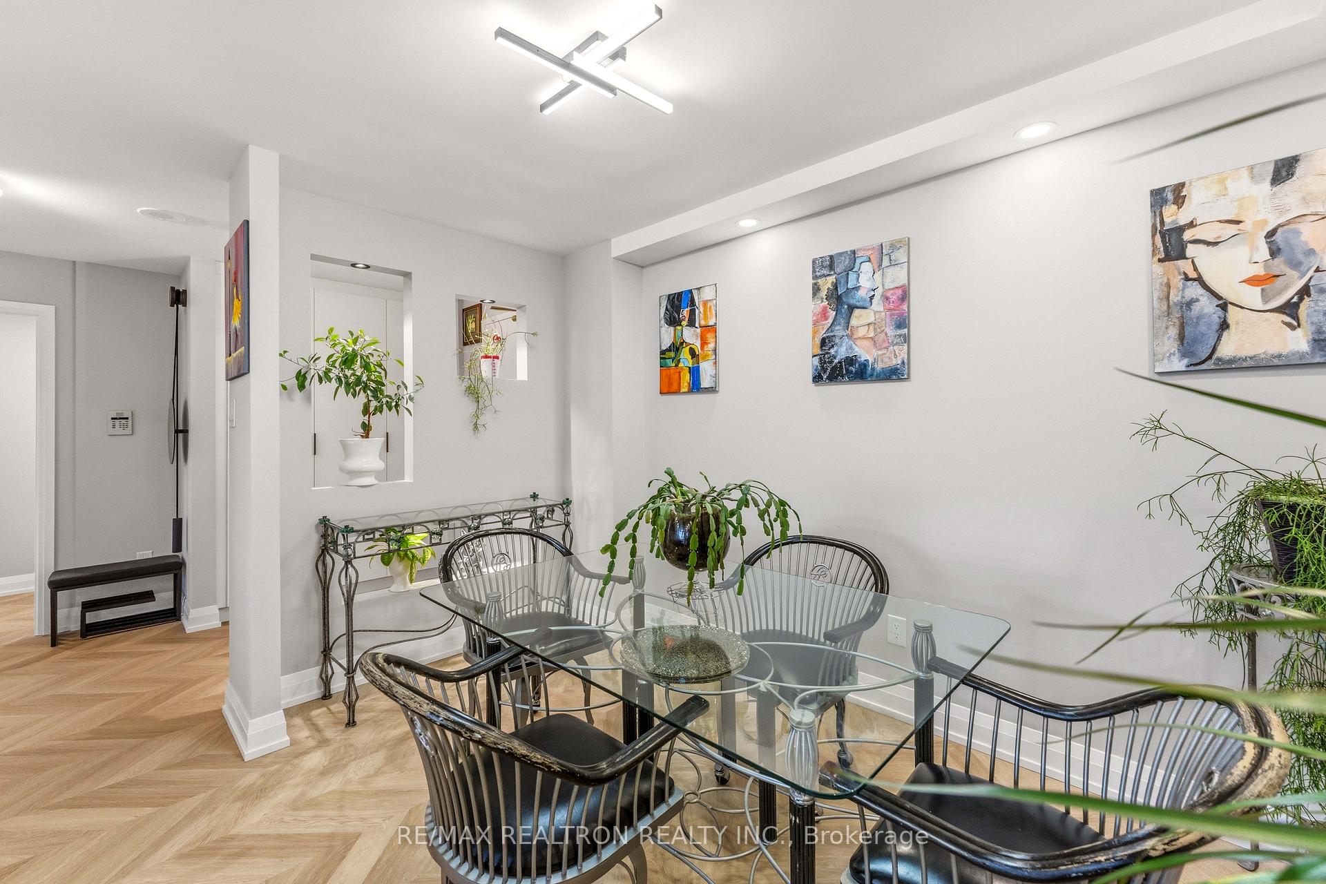 Photo 26 of Unit 312, 11 Townsgate Drive, Vaughan, Crestwood-Springfarm-Yorkhill — HOMEH