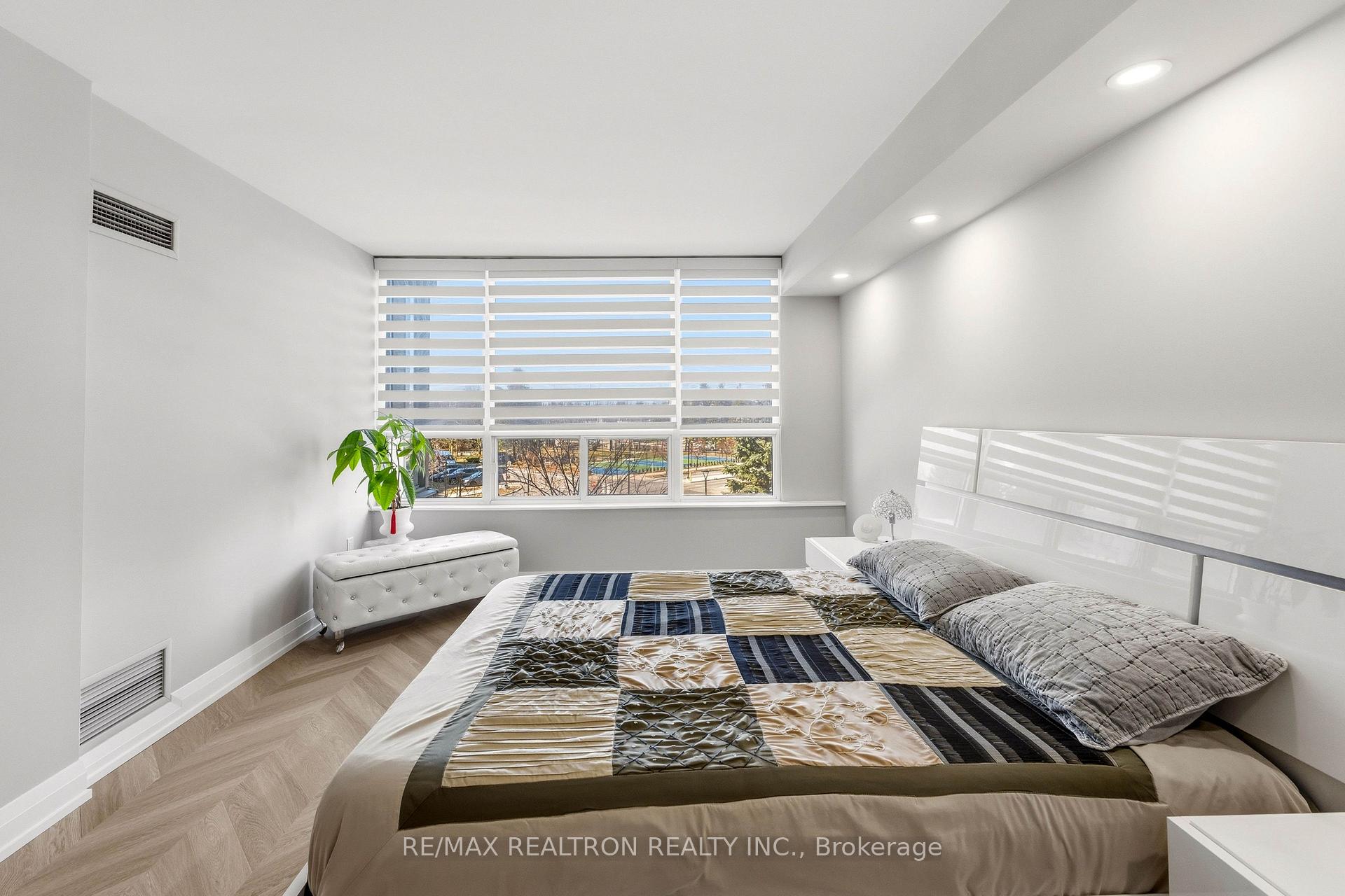Photo 31 of Unit 312, 11 Townsgate Drive, Vaughan, Crestwood-Springfarm-Yorkhill — HOMEH